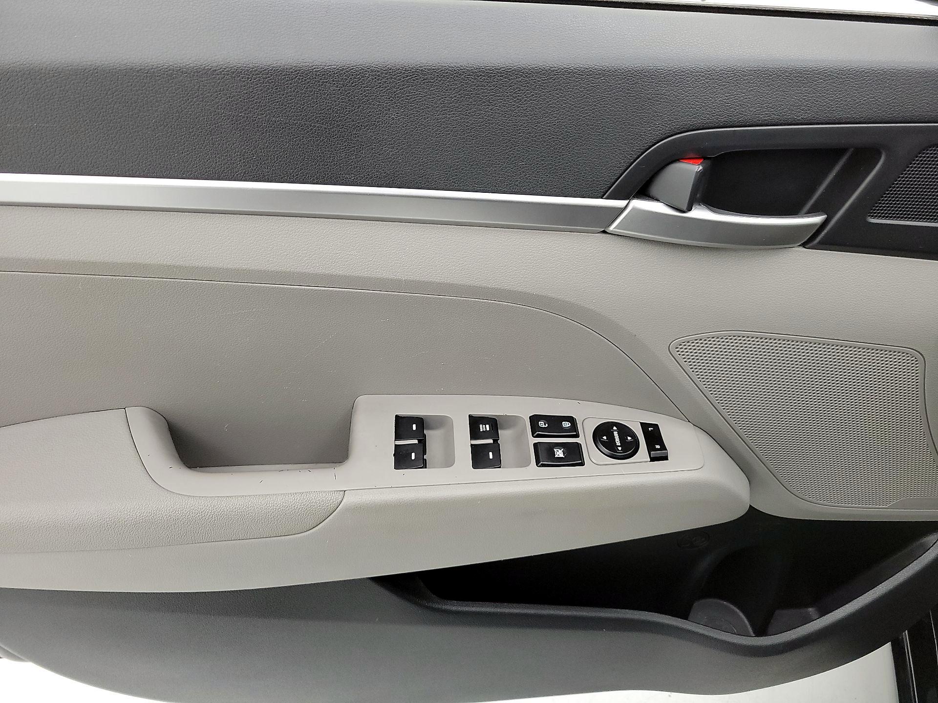 Thumbnail: 2020 Hyundai Elantra - 12
