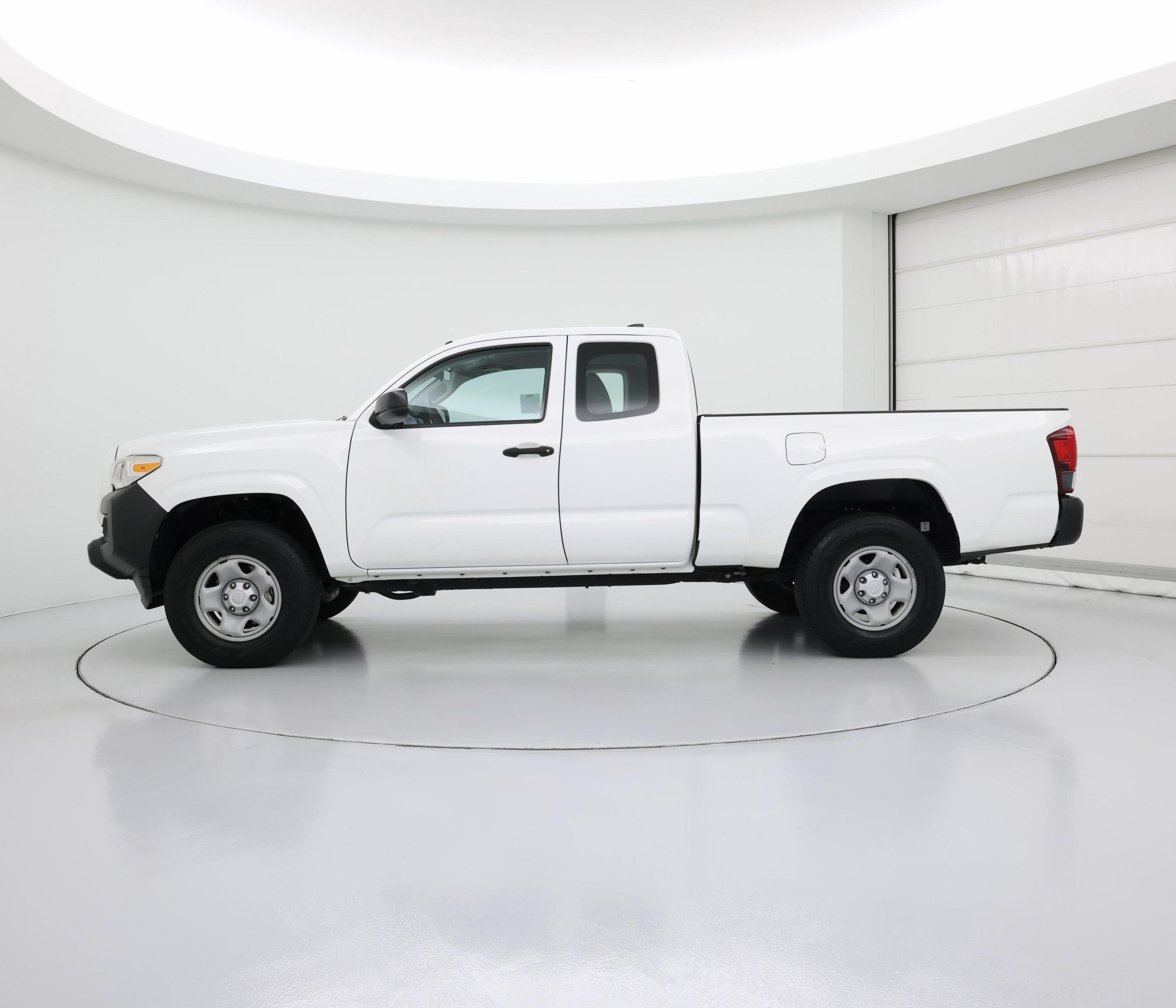 Thumbnail: 2018 Toyota Tacoma - 3