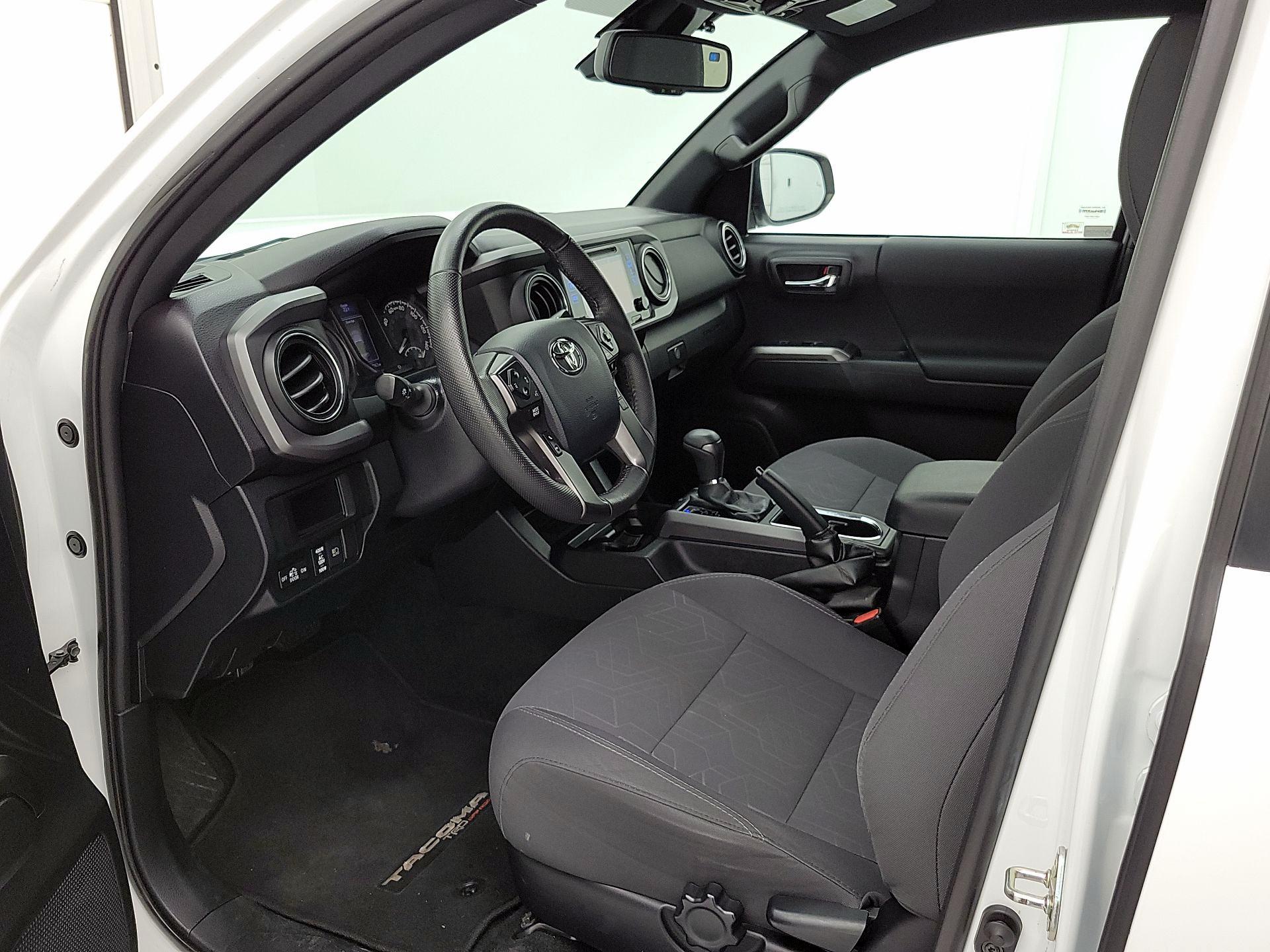 Thumbnail: 2018 Toyota Tacoma - 11