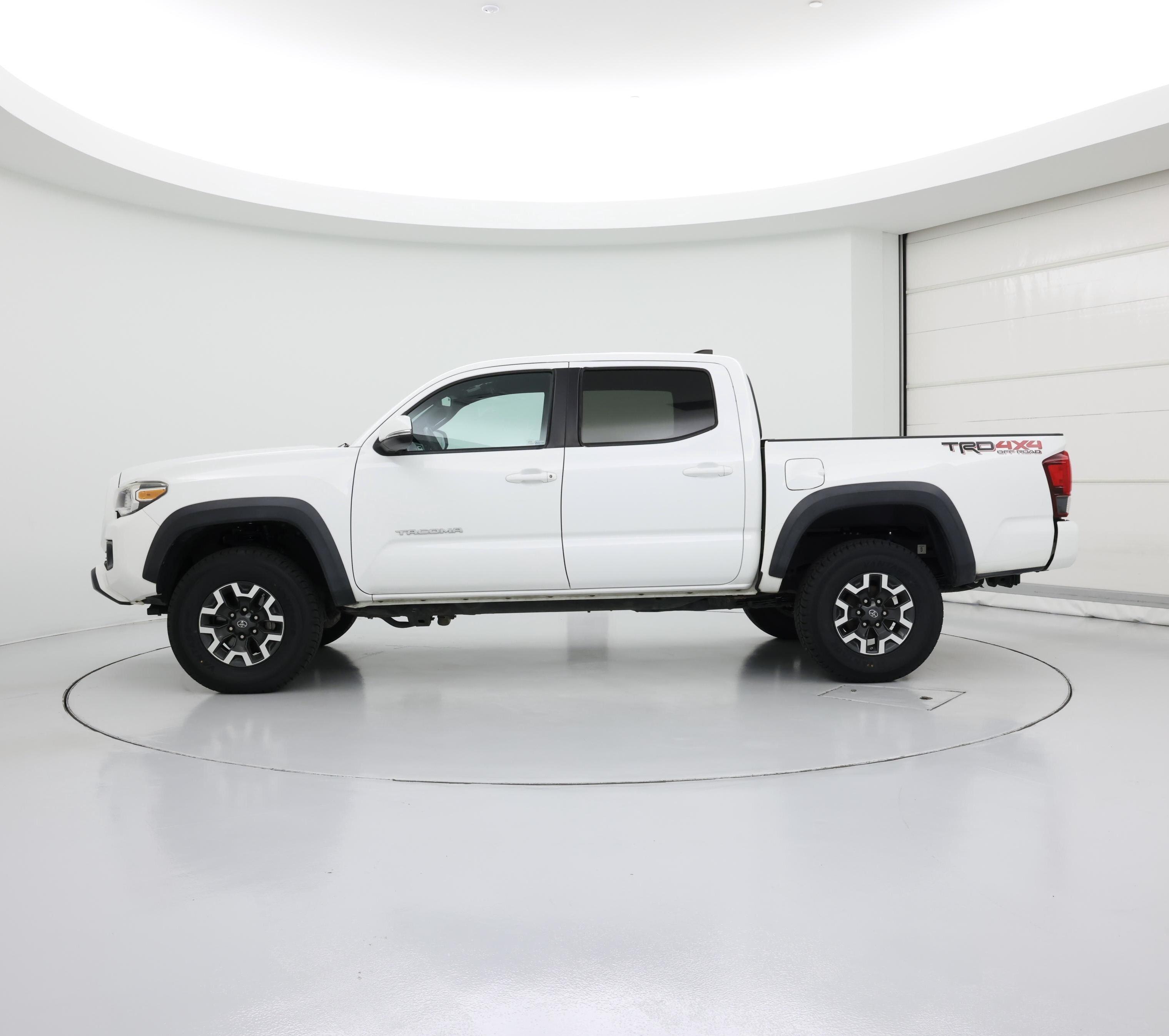 Thumbnail: 2018 Toyota Tacoma - 3