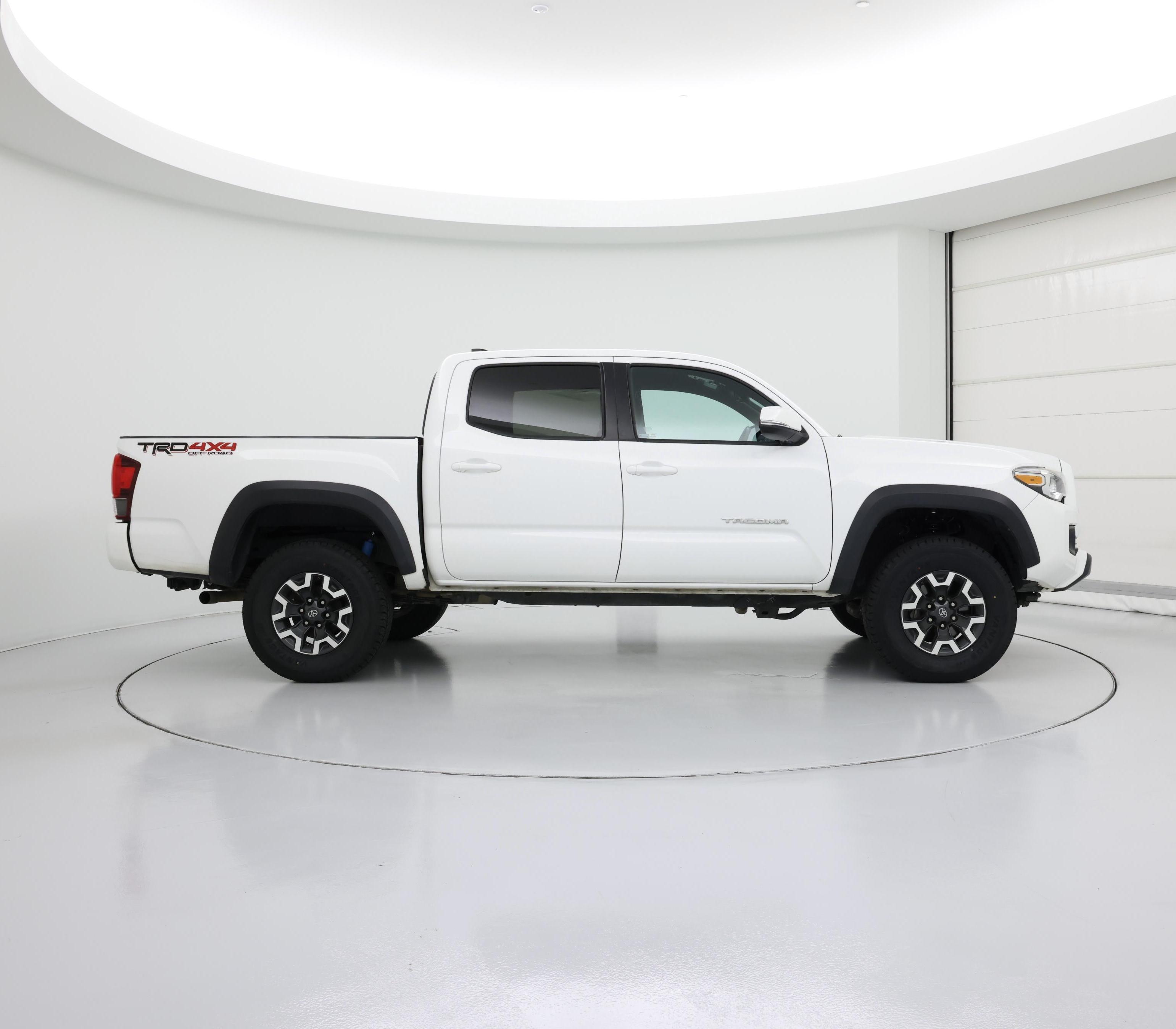 Thumbnail: 2018 Toyota Tacoma - 7