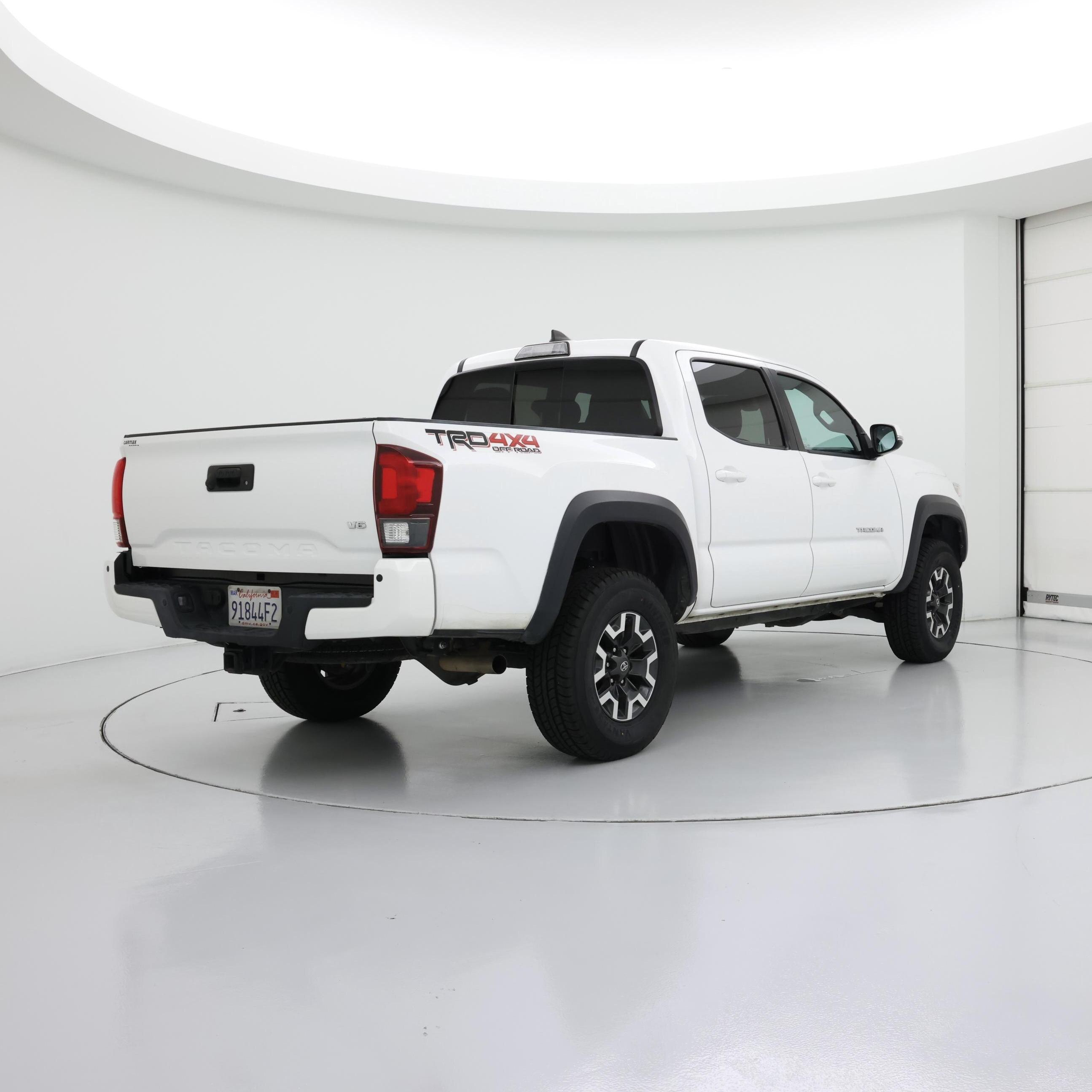 Thumbnail: 2018 Toyota Tacoma - 8