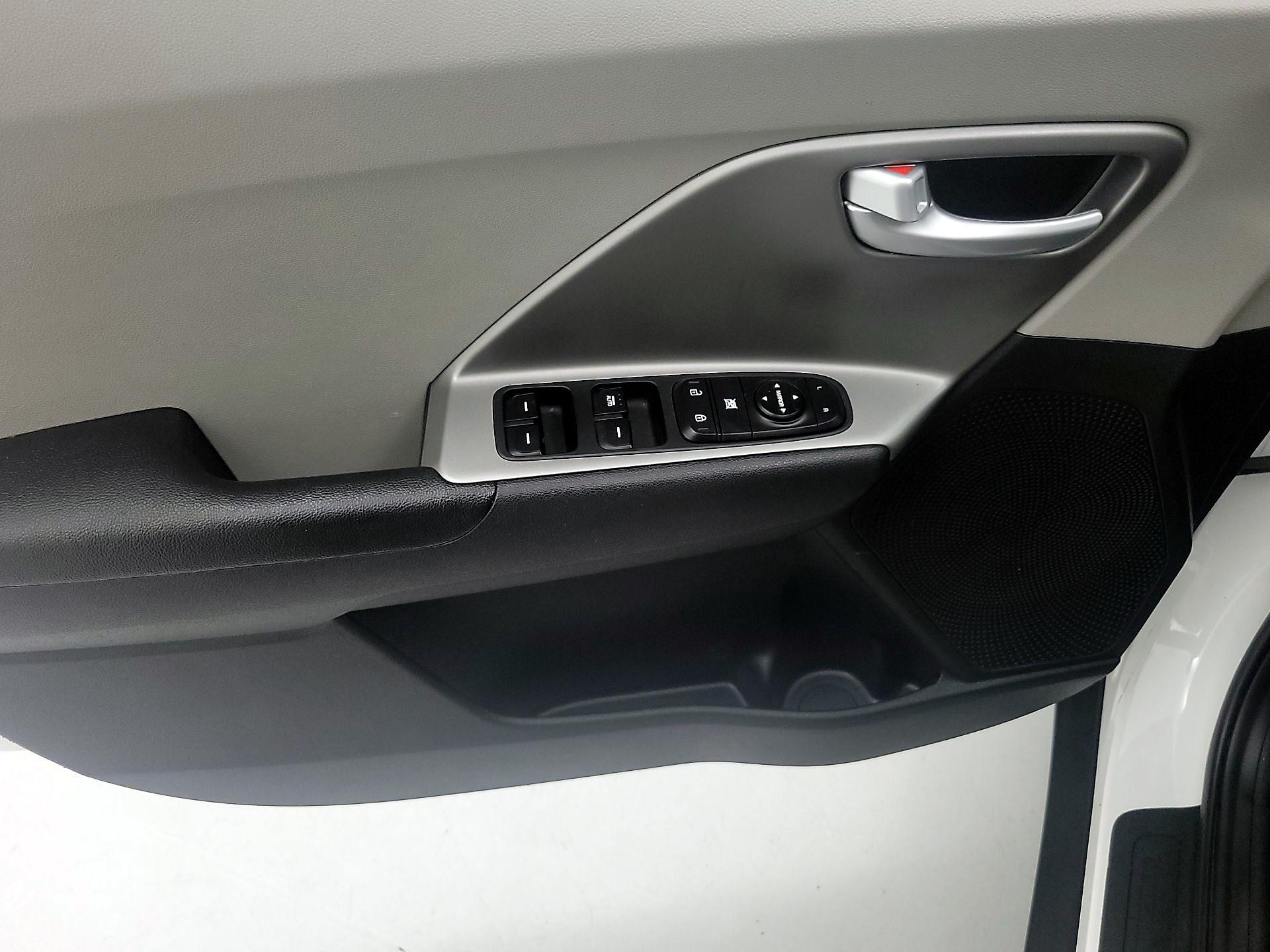 Thumbnail: 2019 Kia Niro - 12