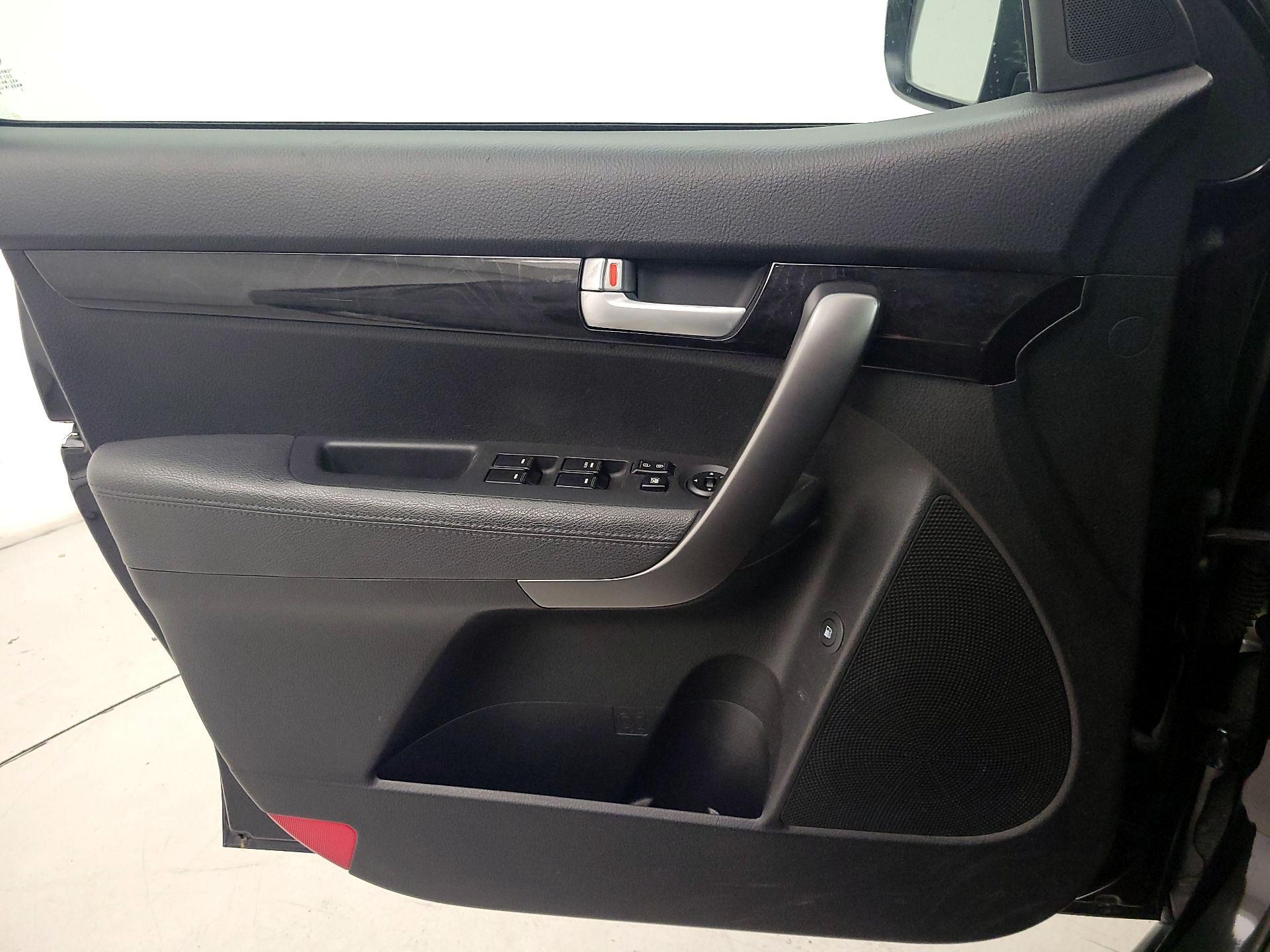 Thumbnail: 2015 Kia Sorento - 12