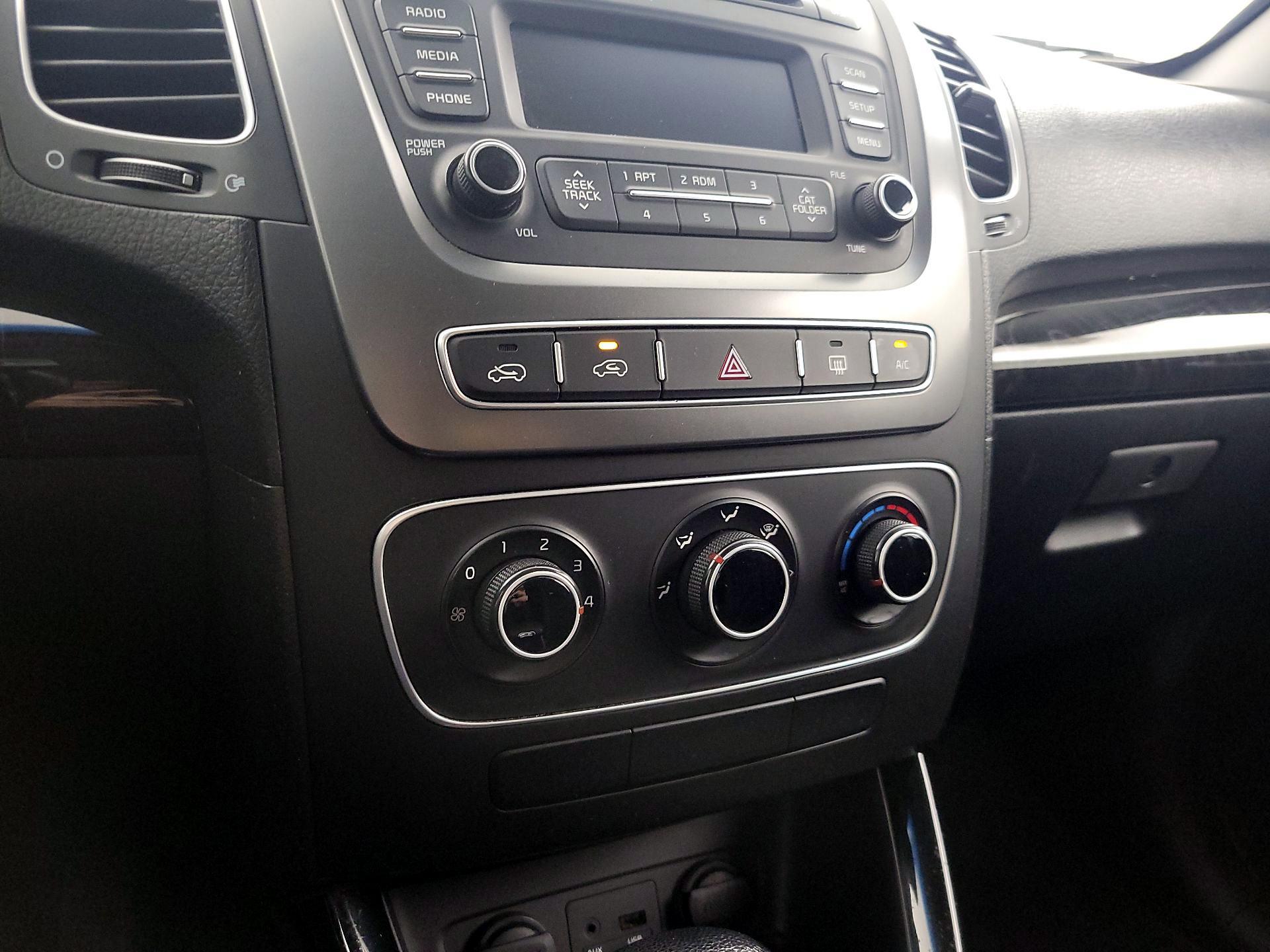 Thumbnail: 2015 Kia Sorento - 14