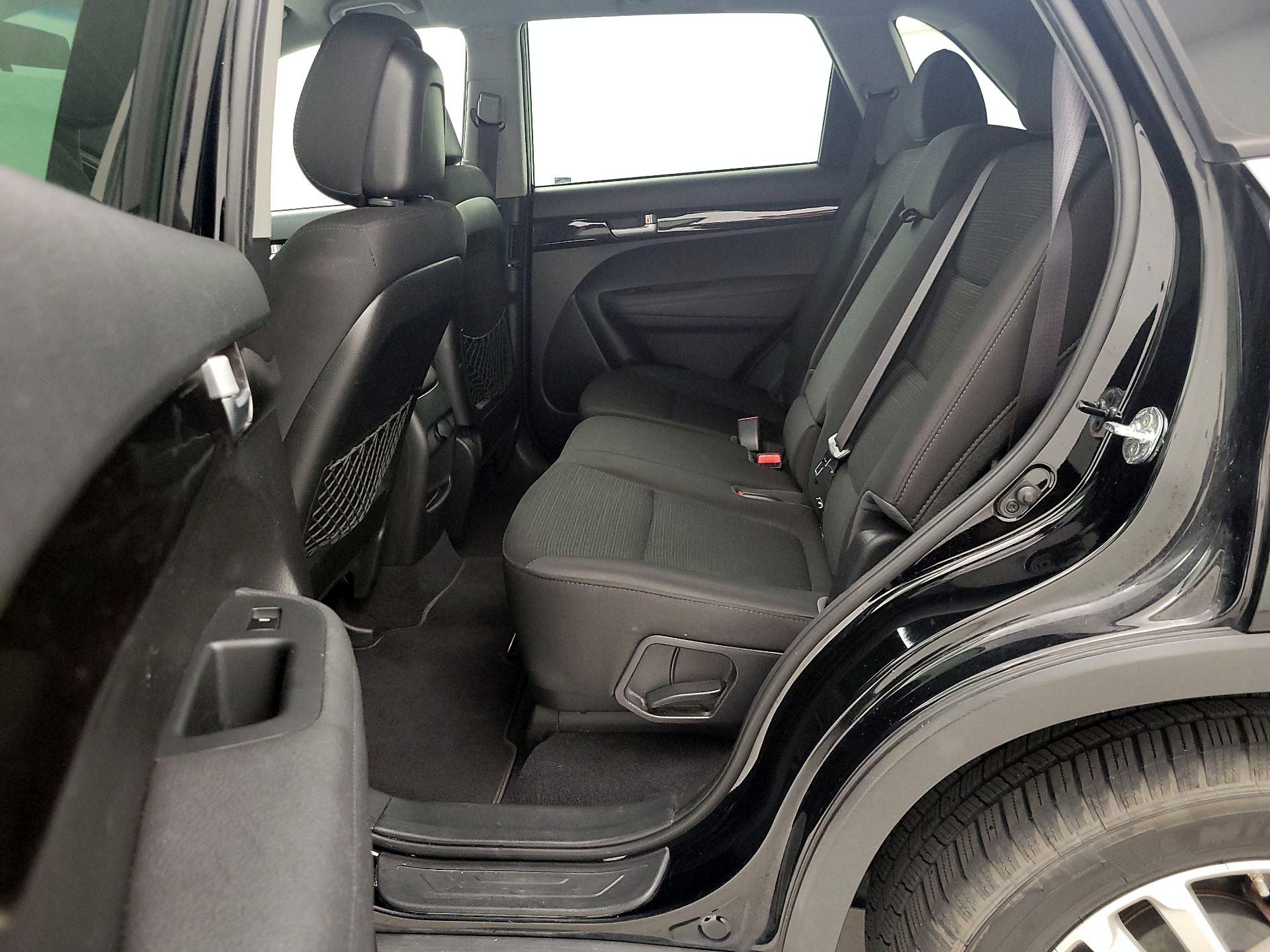 Thumbnail: 2015 Kia Sorento - 16