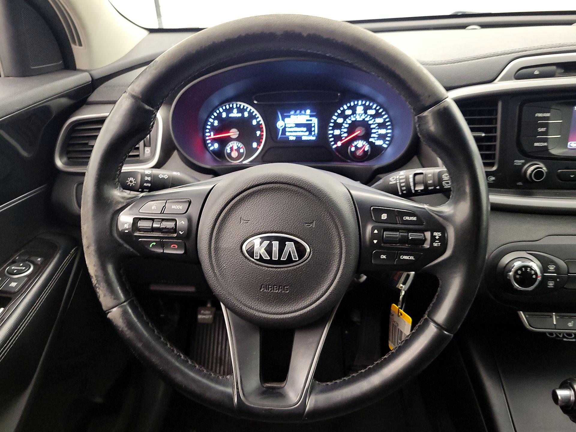 Thumbnail: 2016 Kia Sorento - 10