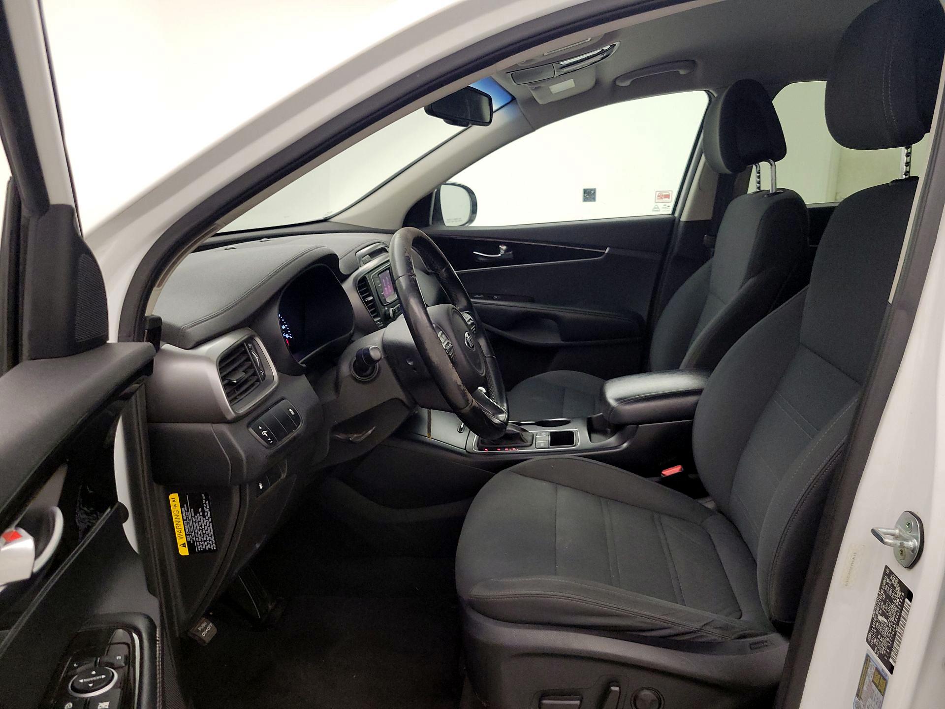 Thumbnail: 2016 Kia Sorento - 11