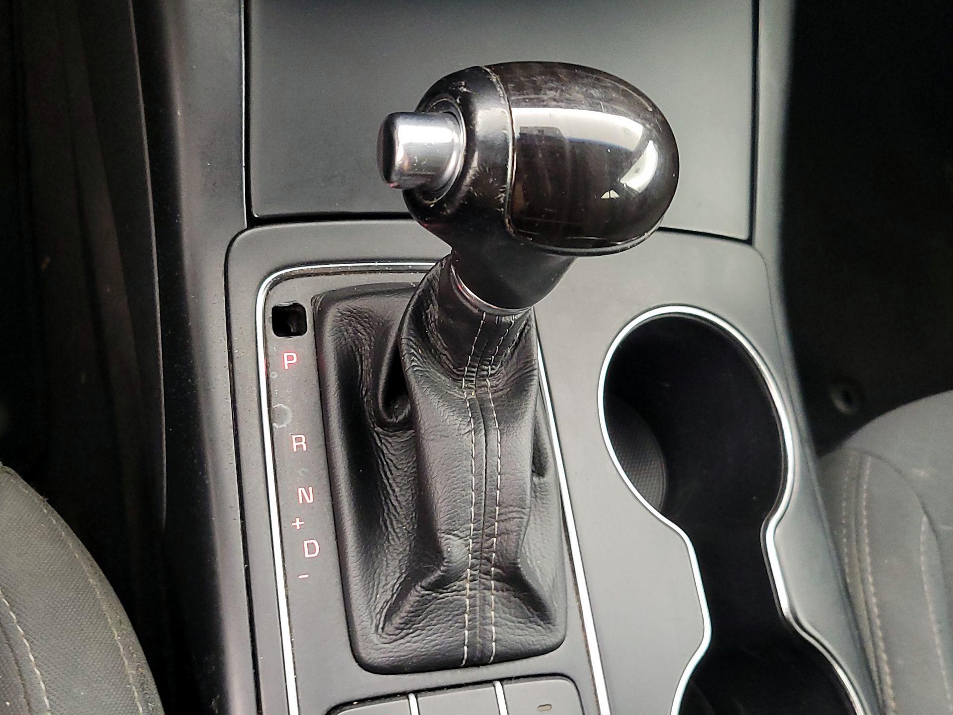 Thumbnail: 2016 Kia Sorento - 17