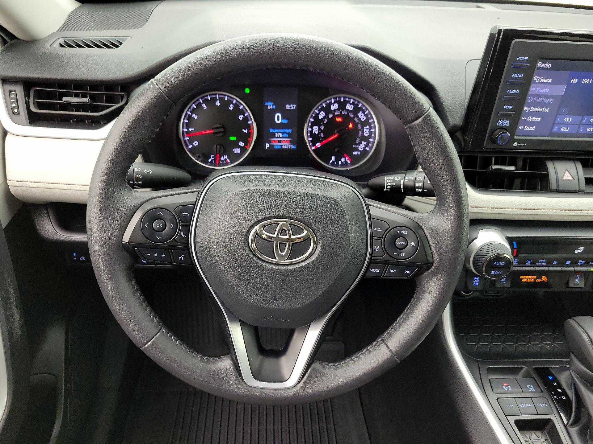Thumbnail: 2022 Toyota RAV4 - 10