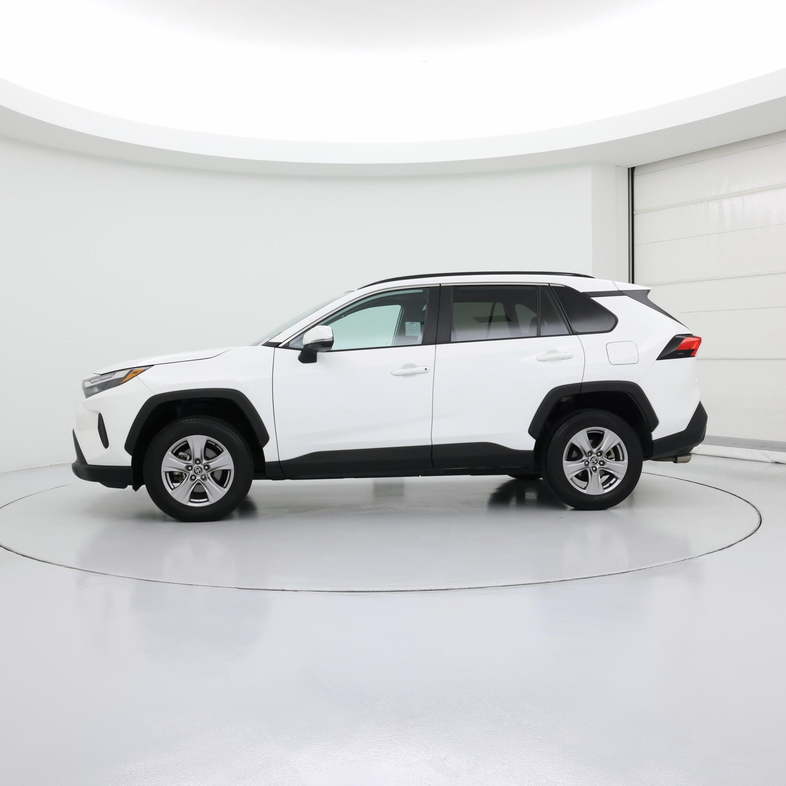 Thumbnail: 2022 Toyota RAV4 - 3