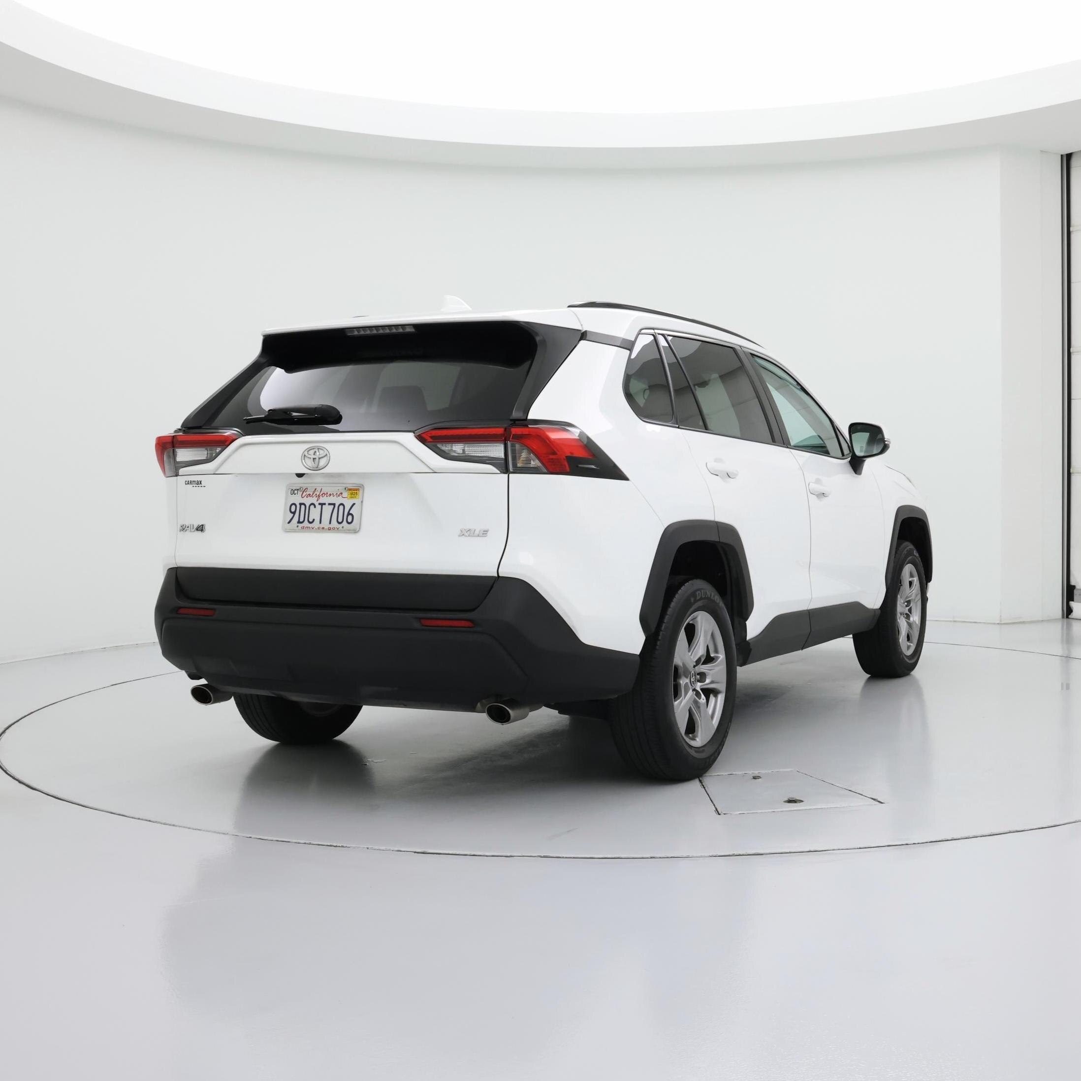 Thumbnail: 2022 Toyota RAV4 - 8