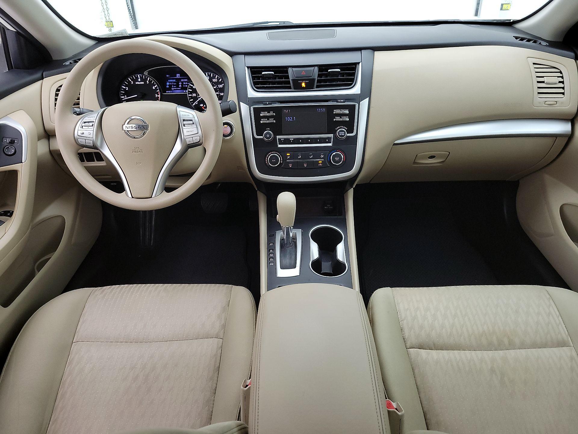 Thumbnail: 2016 Nissan Altima - 9