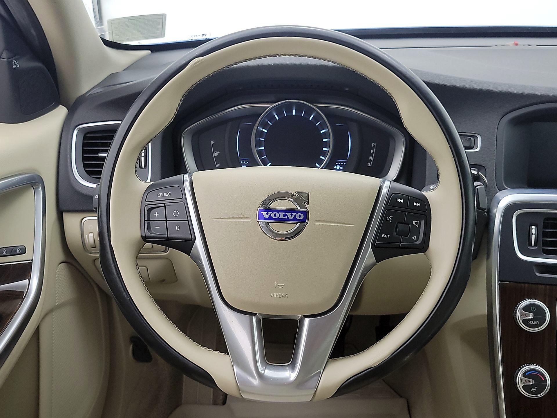 Thumbnail: 2015 Volvo S60 - 10