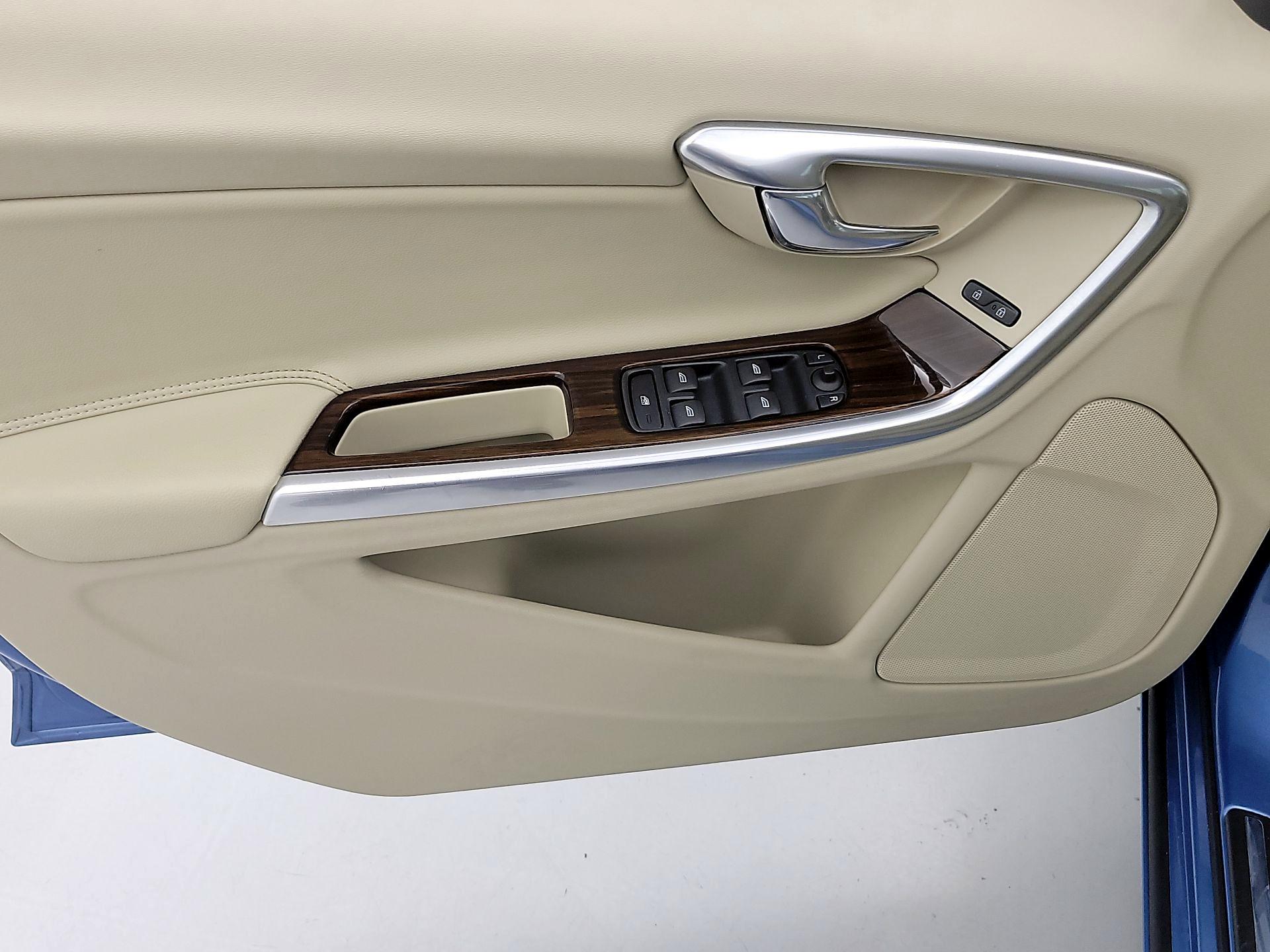 Thumbnail: 2015 Volvo S60 - 12