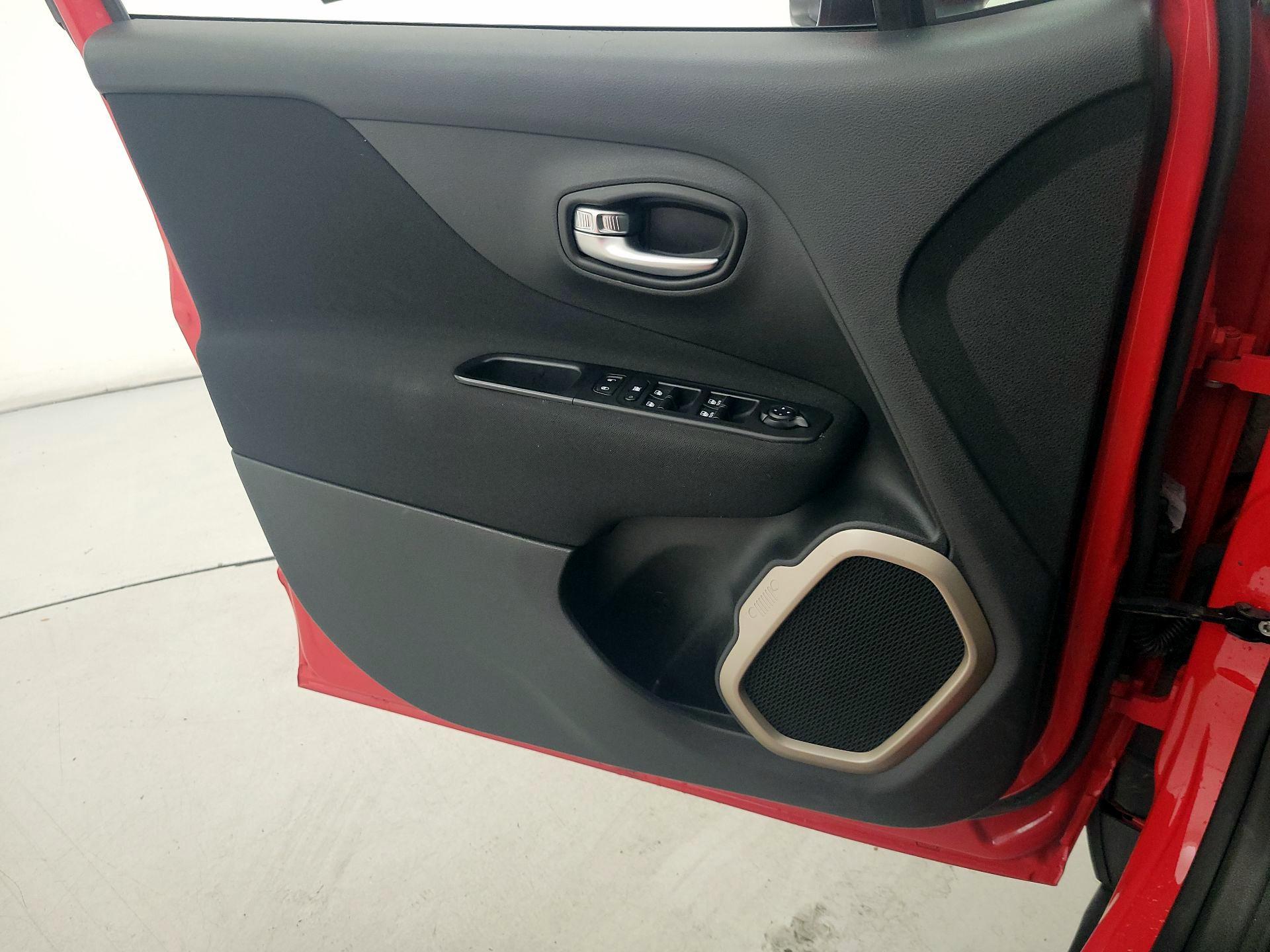 Thumbnail: 2015 Jeep Renegade - 12