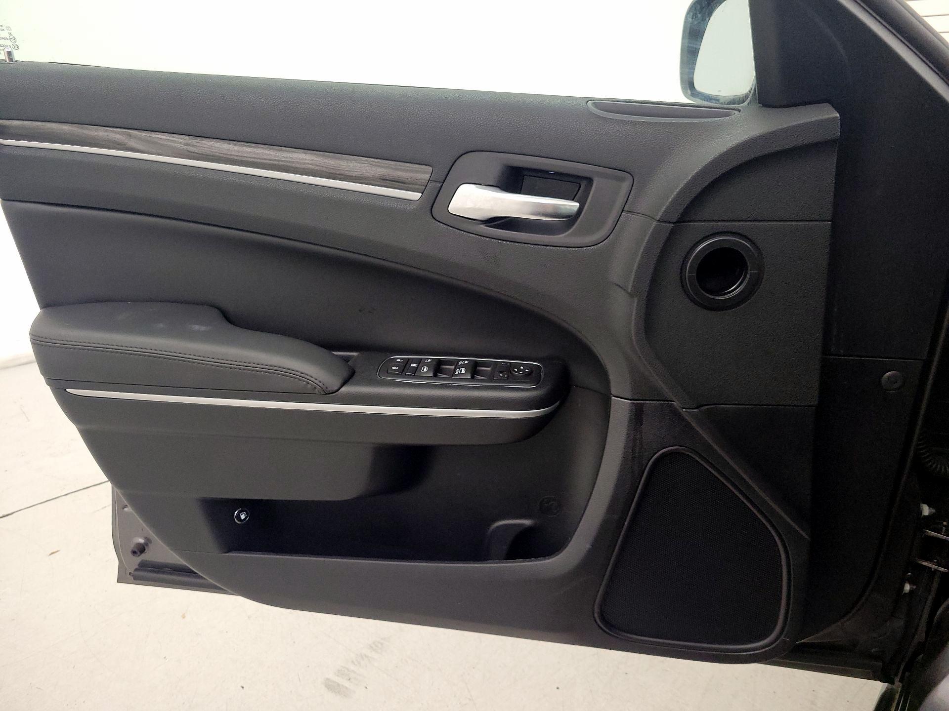 Thumbnail: 2015 Chrysler 300 - 12