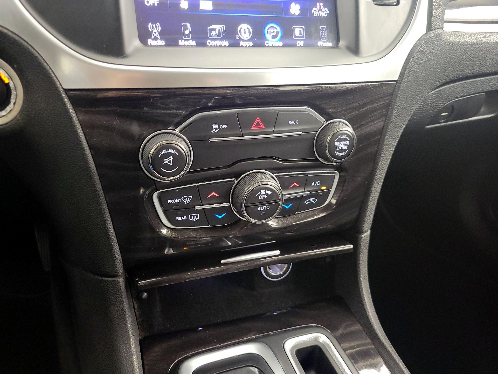 Thumbnail: 2015 Chrysler 300 - 15
