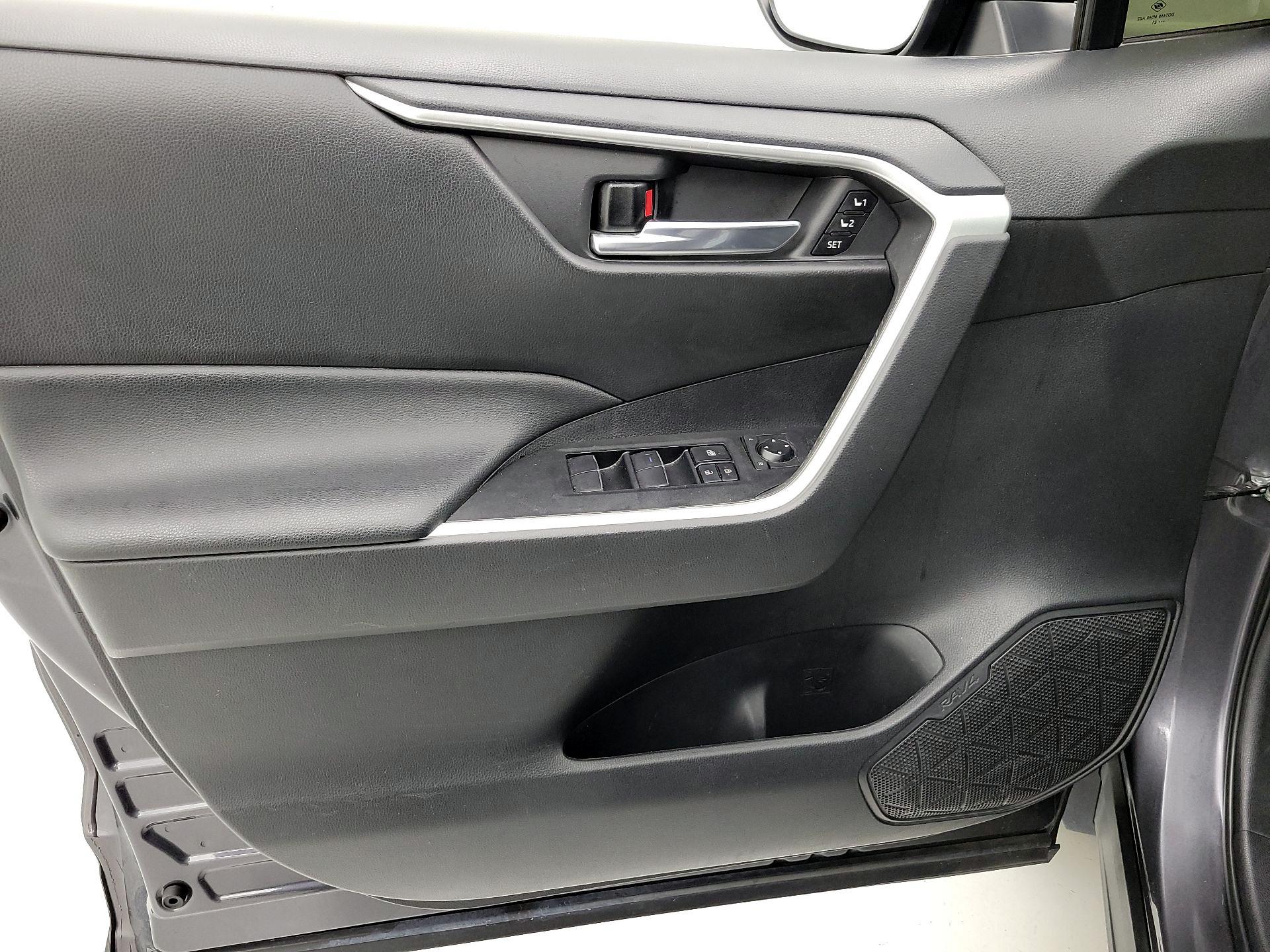Thumbnail: 2021 Toyota RAV4 - 12