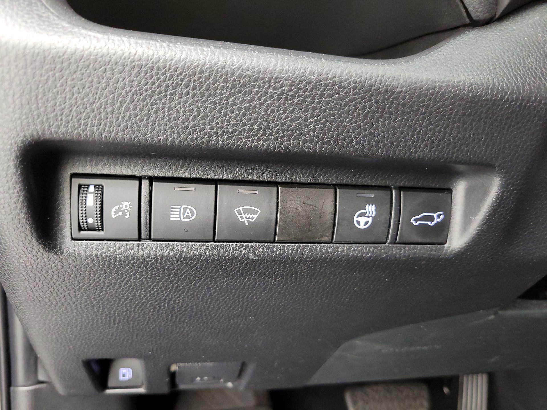 Thumbnail: 2021 Toyota RAV4 - 13