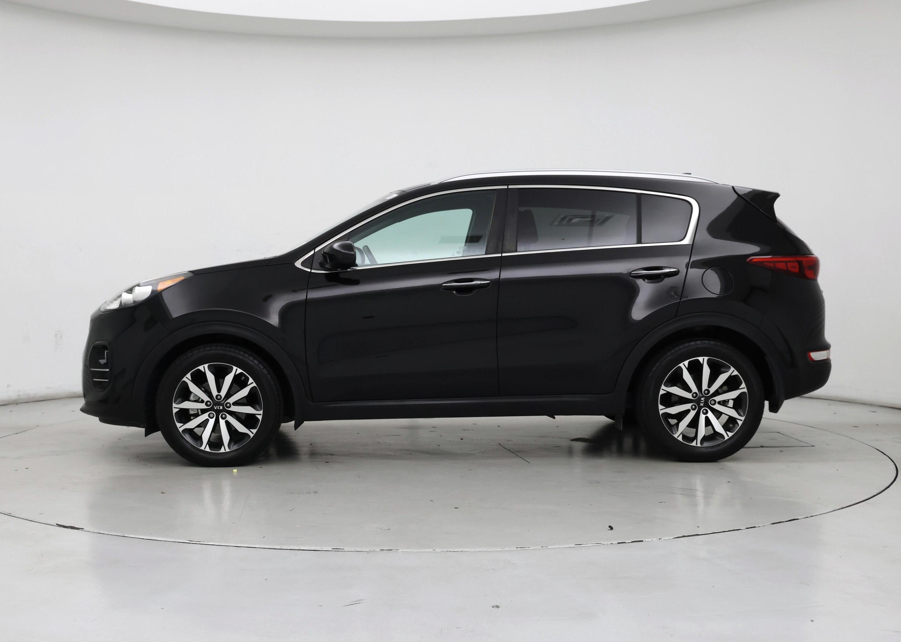 Thumbnail: 2017 Kia Sportage - 3