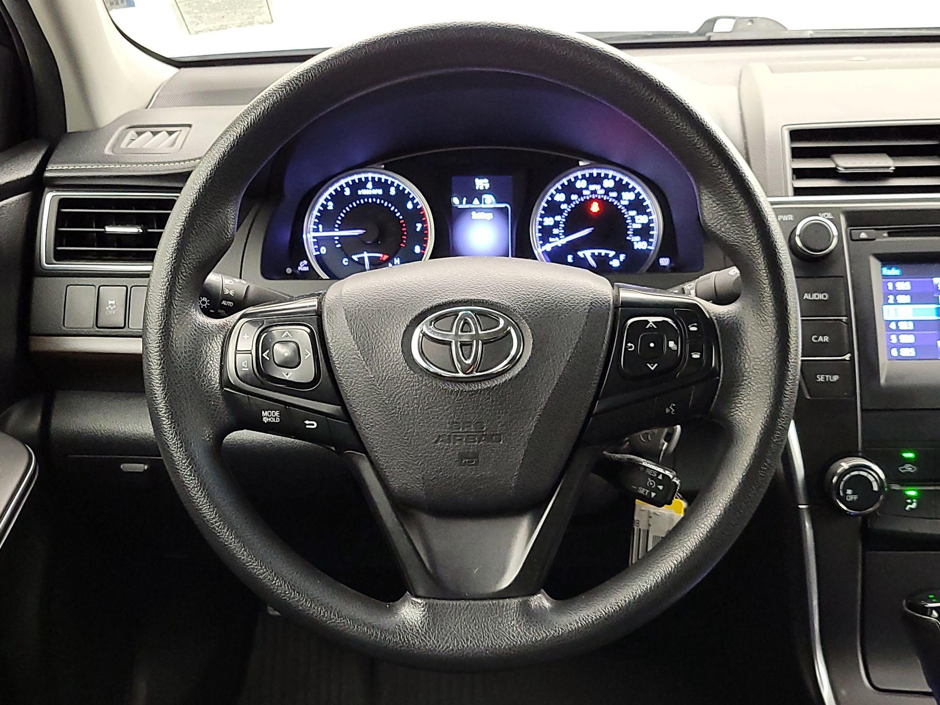 Thumbnail: 2016 Toyota Camry - 10