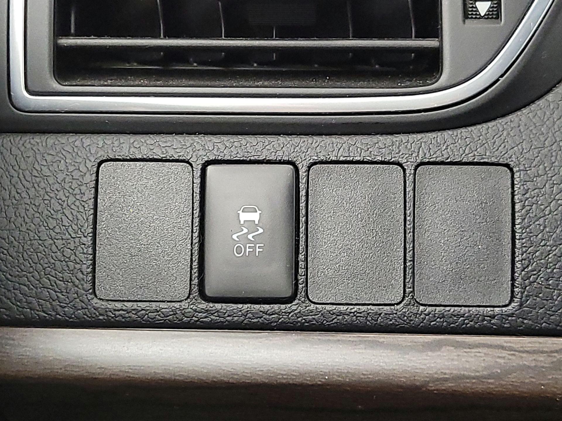 Thumbnail: 2016 Toyota Camry - 13