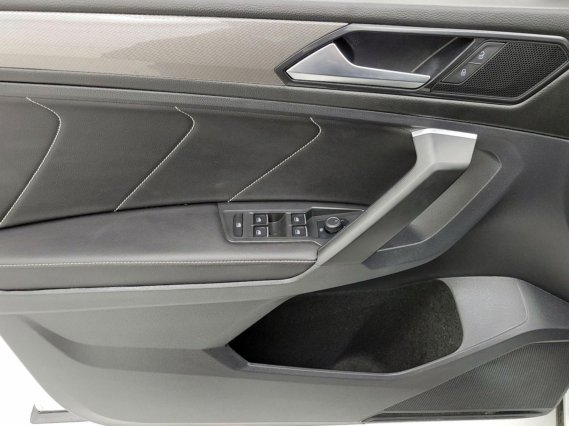 Thumbnail: 2023 Volkswagen Tiguan - 12