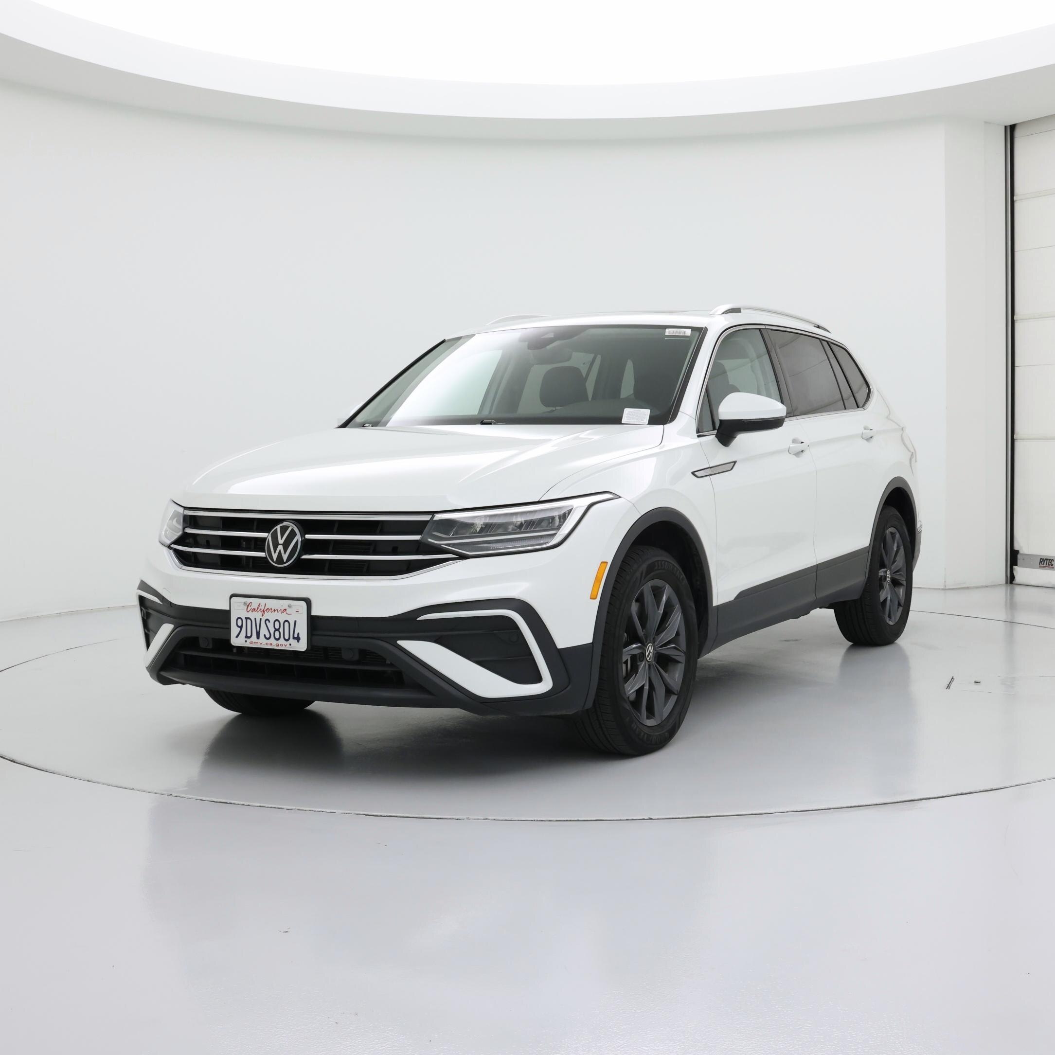 Thumbnail: 2023 Volkswagen Tiguan - 4
