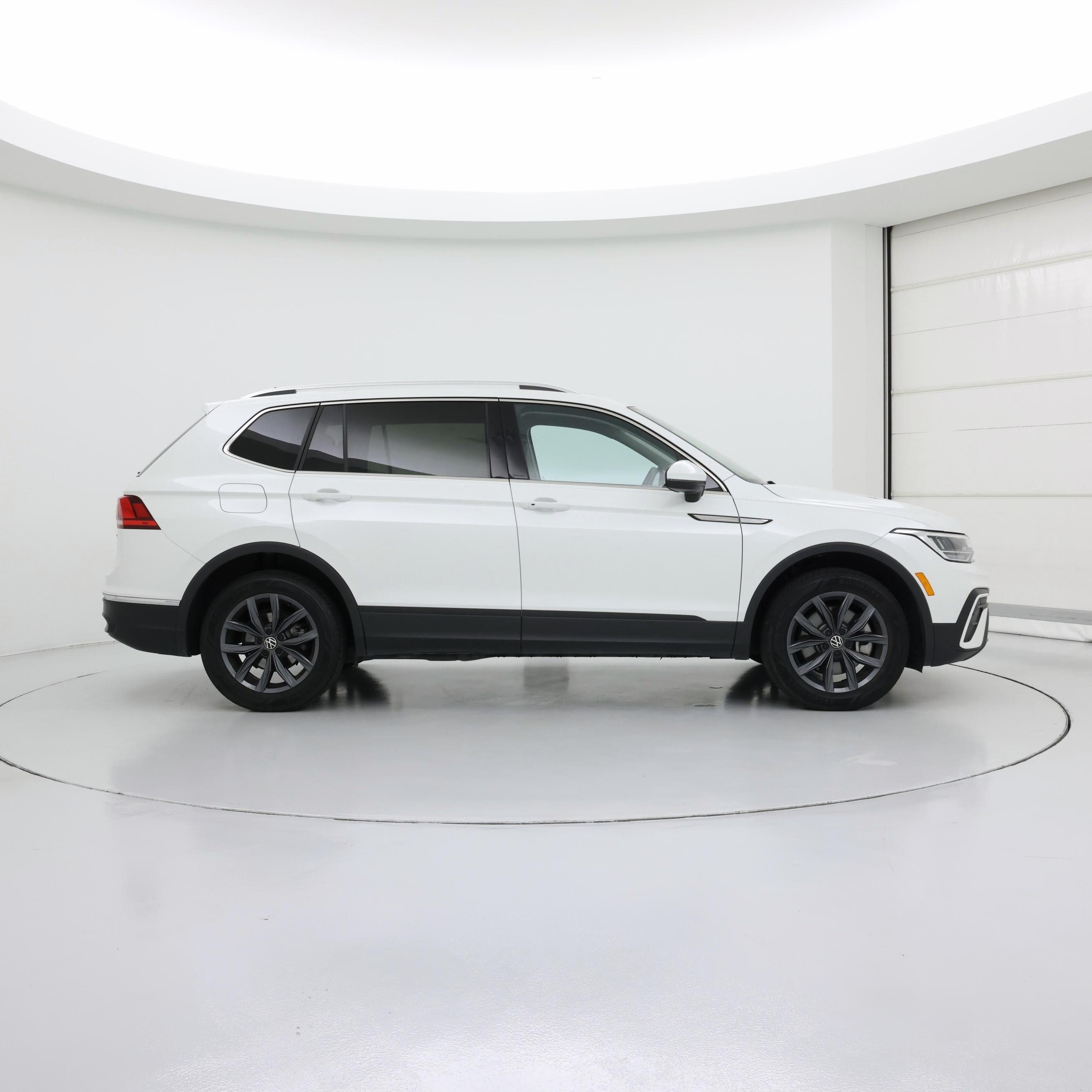 Thumbnail: 2023 Volkswagen Tiguan - 7