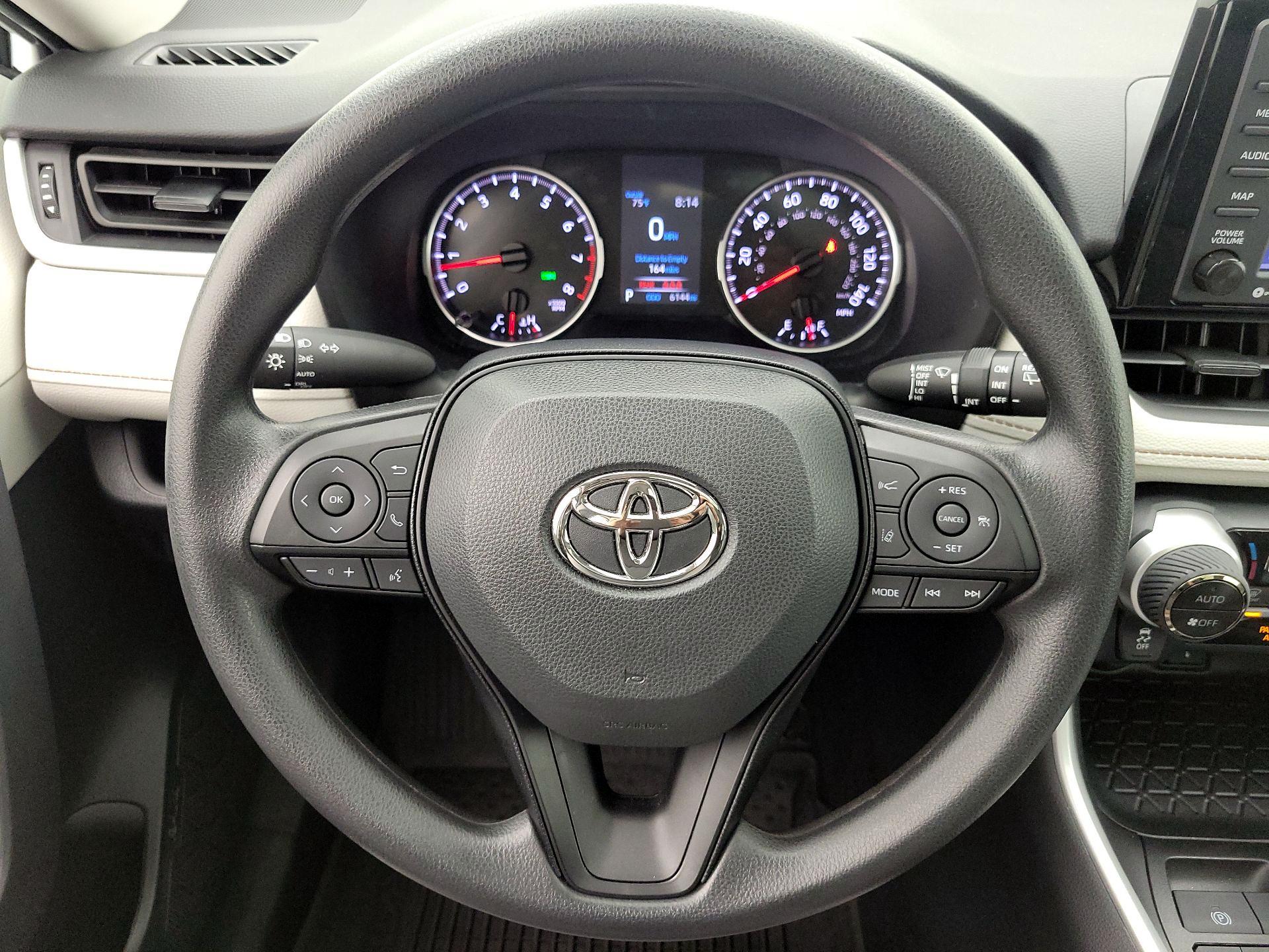 Thumbnail: 2022 Toyota RAV4 - 10