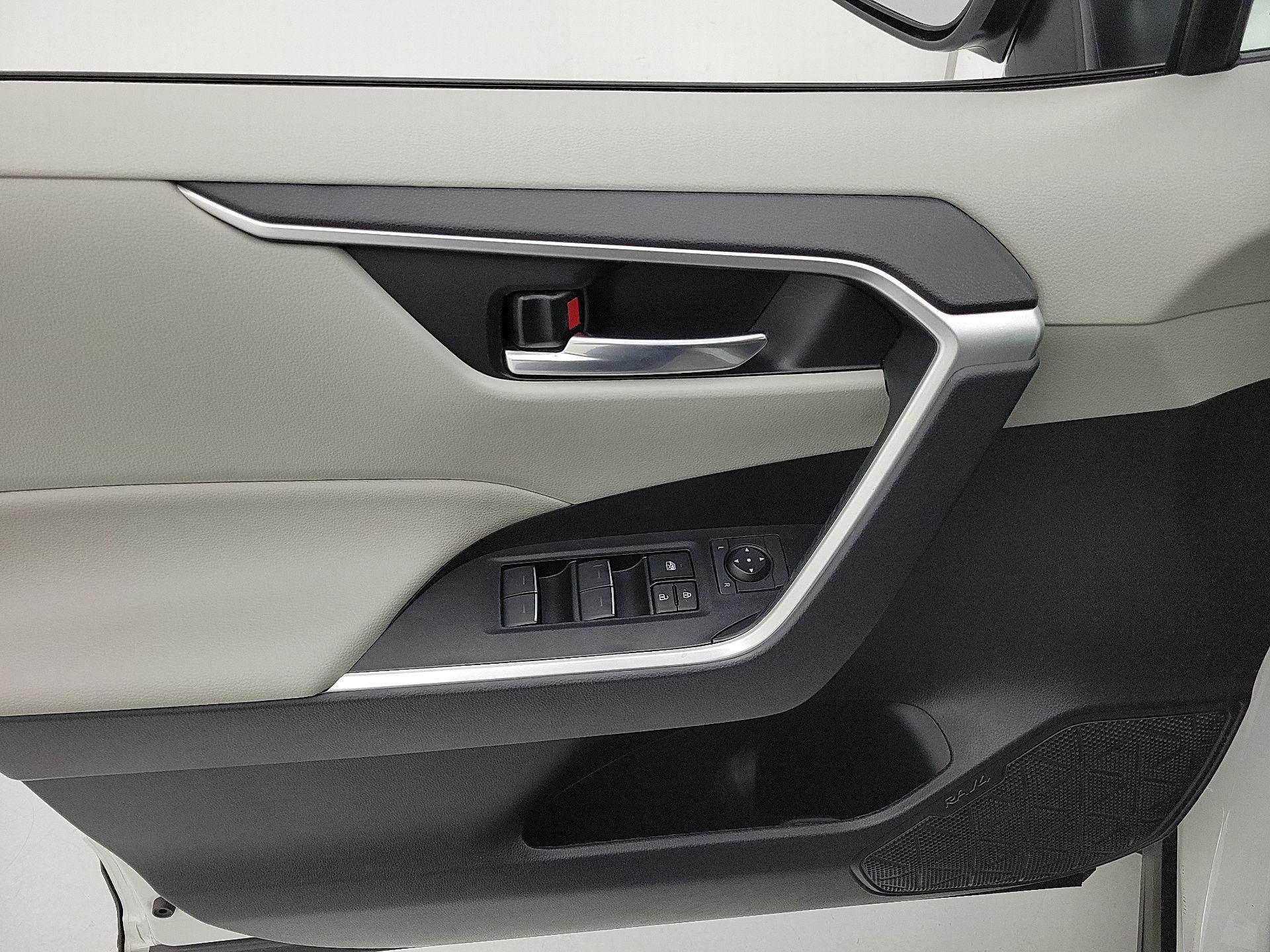 Thumbnail: 2022 Toyota RAV4 - 12