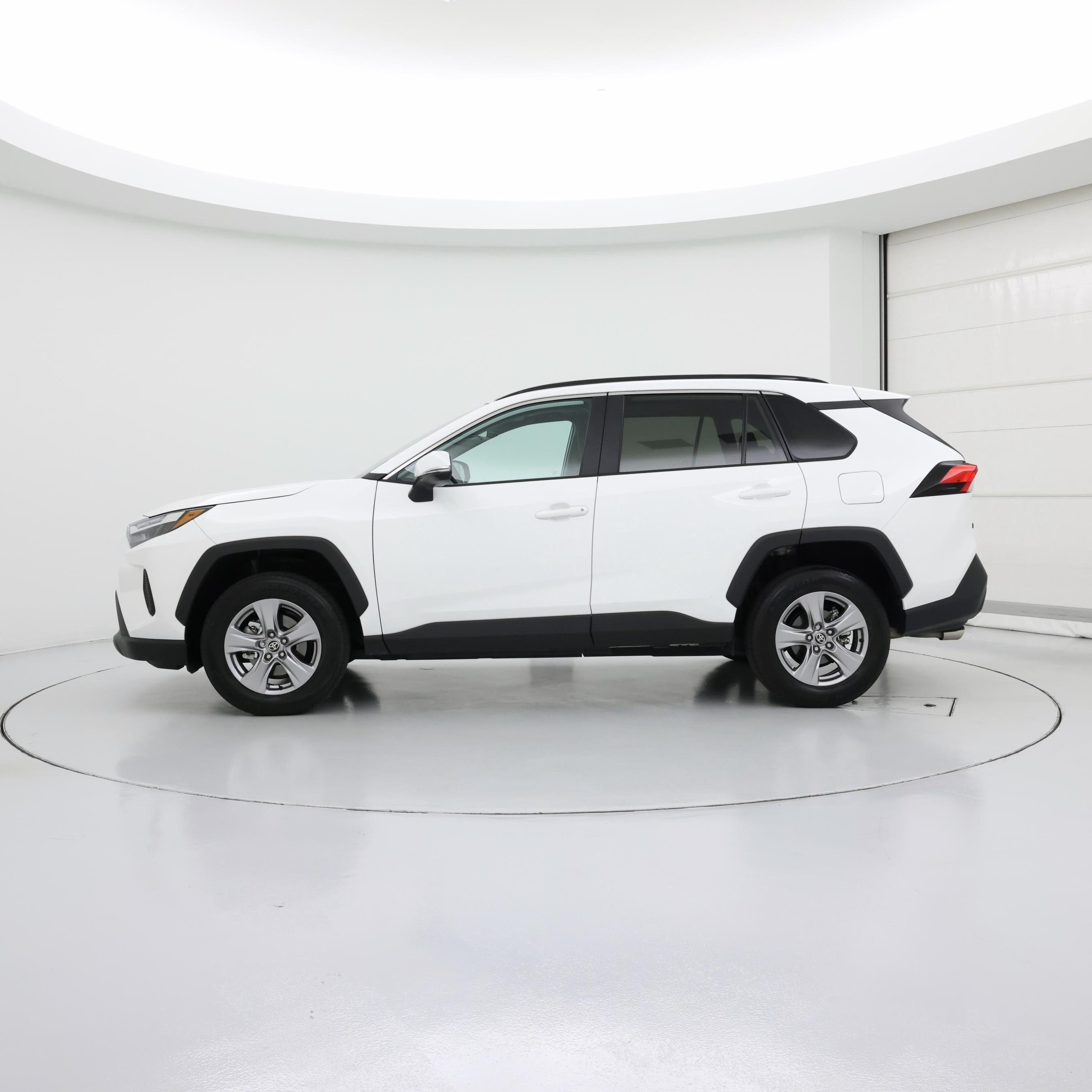 Thumbnail: 2022 Toyota RAV4 - 3