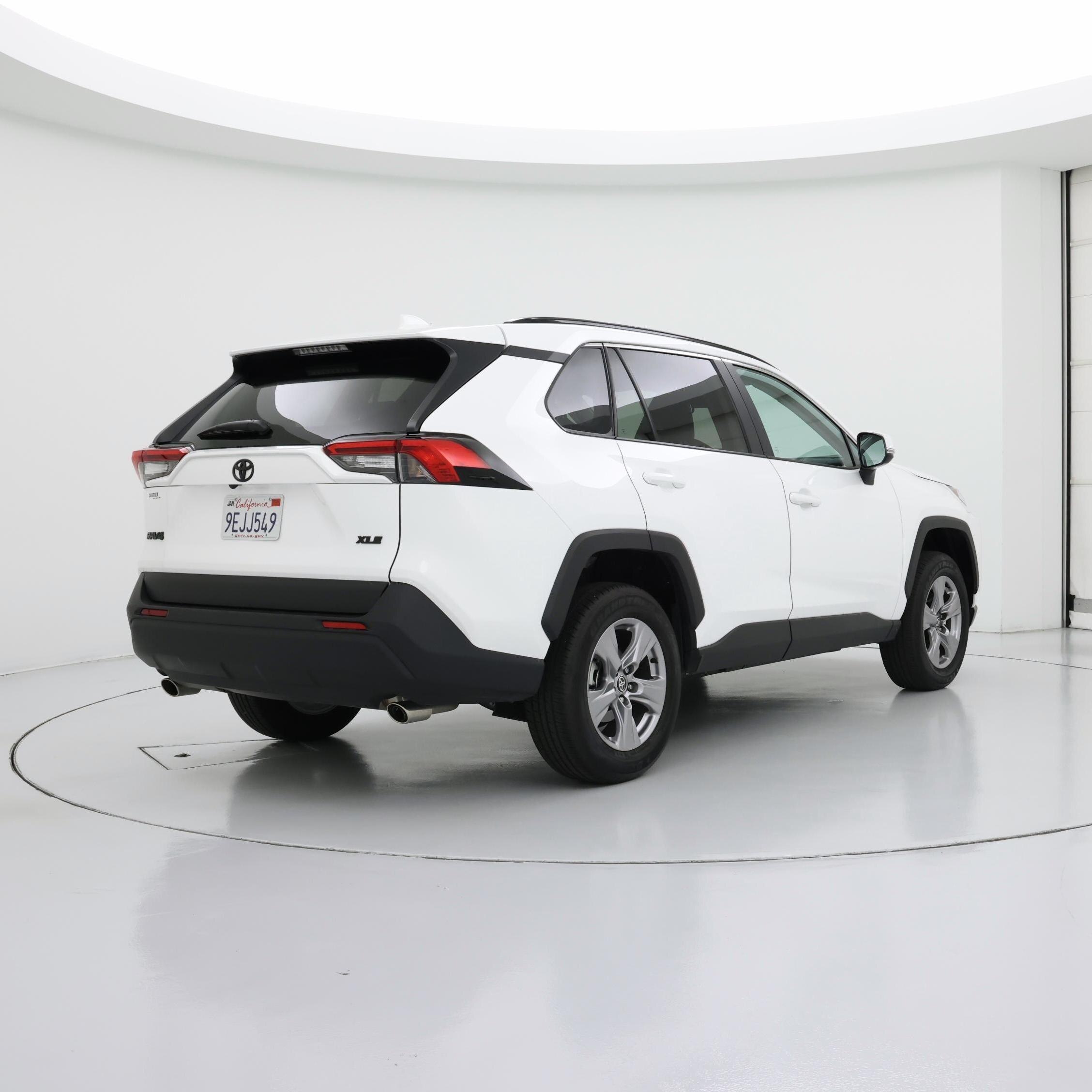 Thumbnail: 2022 Toyota RAV4 - 8