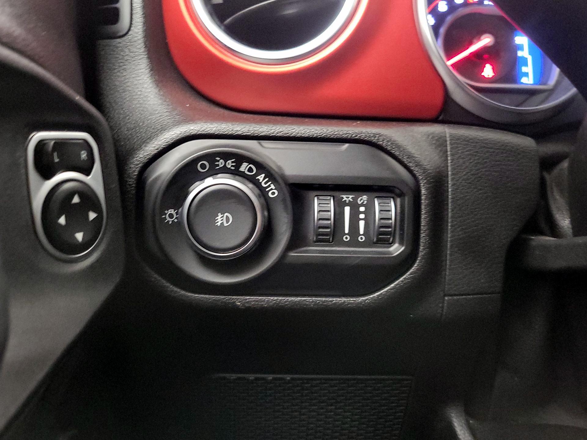 Thumbnail: 2018 Jeep Wrangler - 13