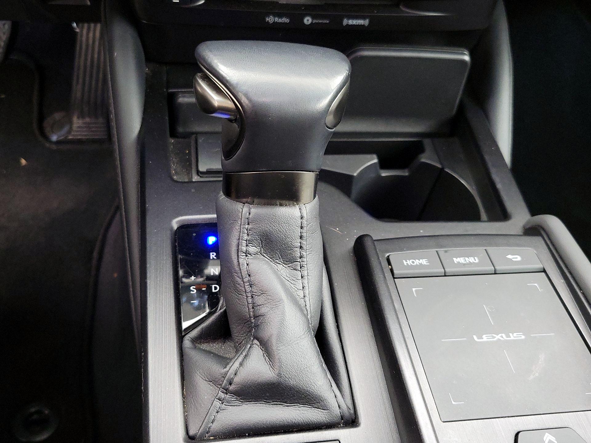 Thumbnail: 2022 Lexus ES - 17