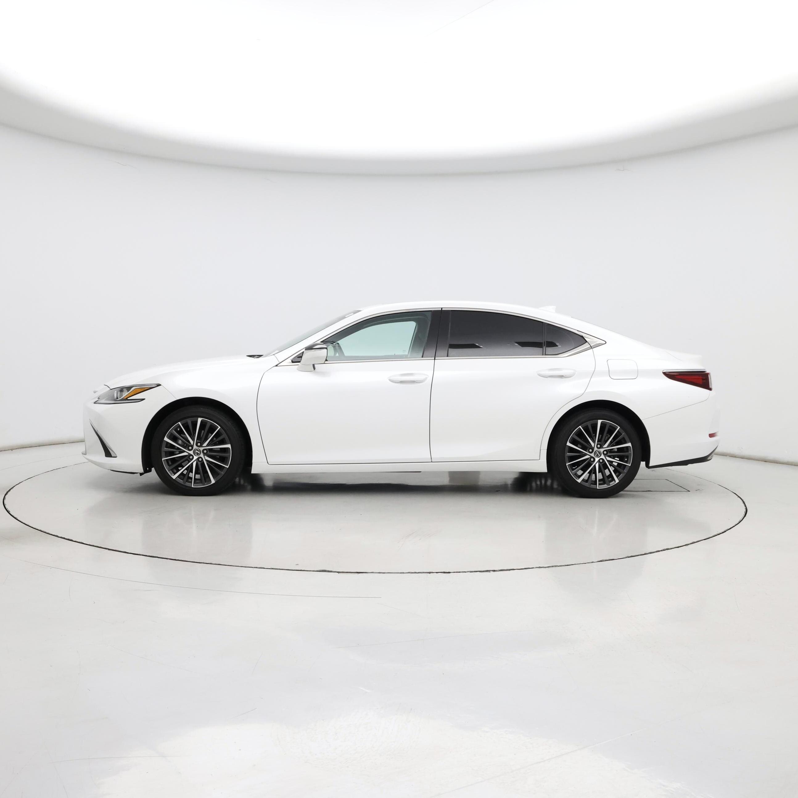 Thumbnail: 2022 Lexus ES - 3