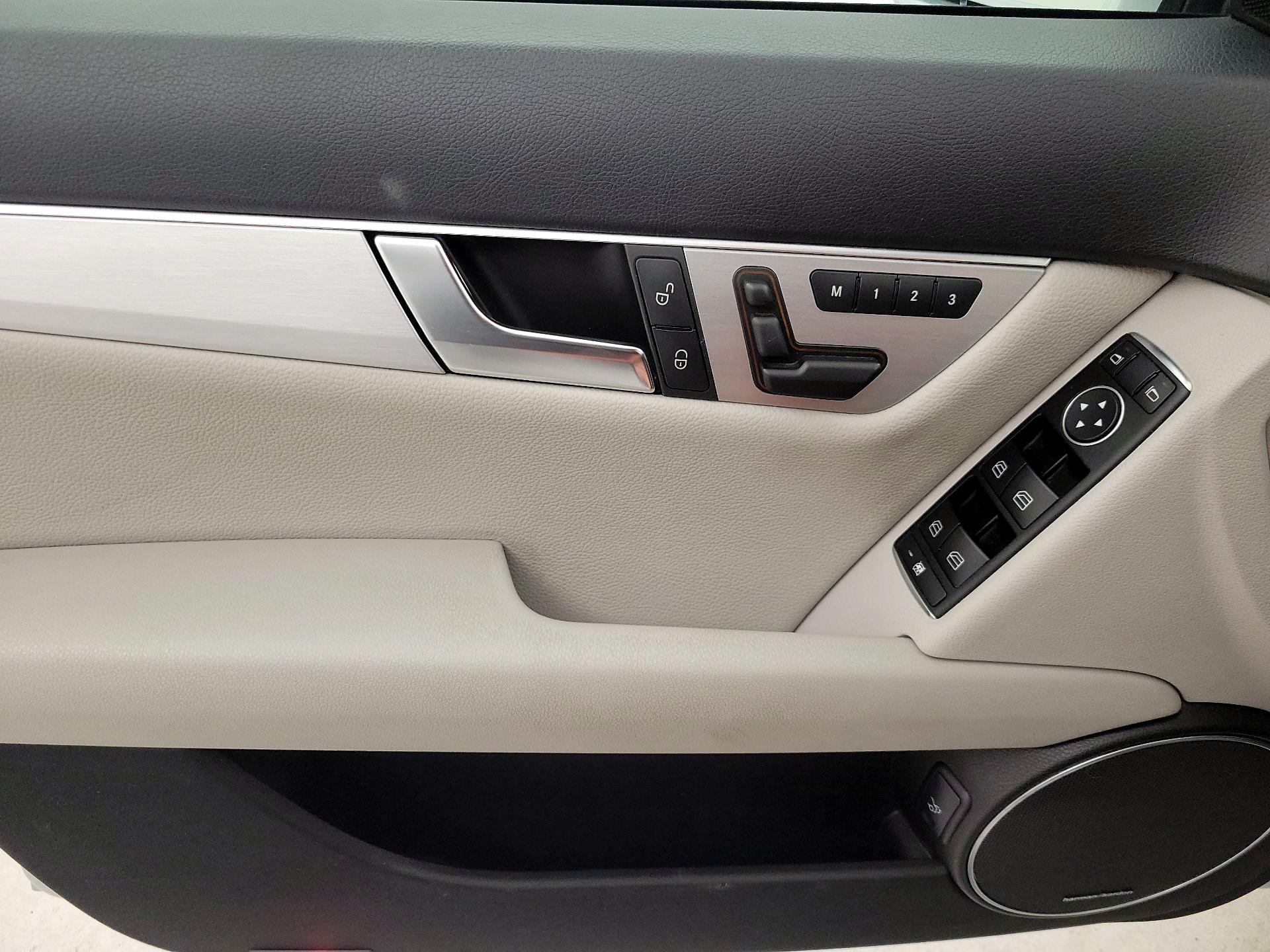 Thumbnail: 2014 Mercedes-Benz C-Class - 12
