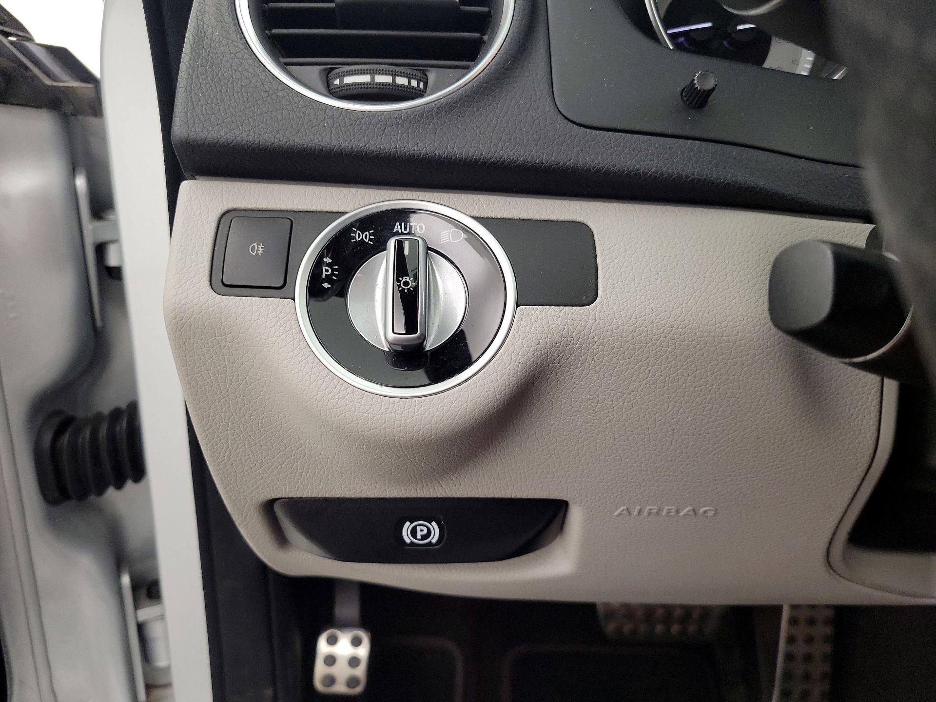 Thumbnail: 2014 Mercedes-Benz C-Class - 13