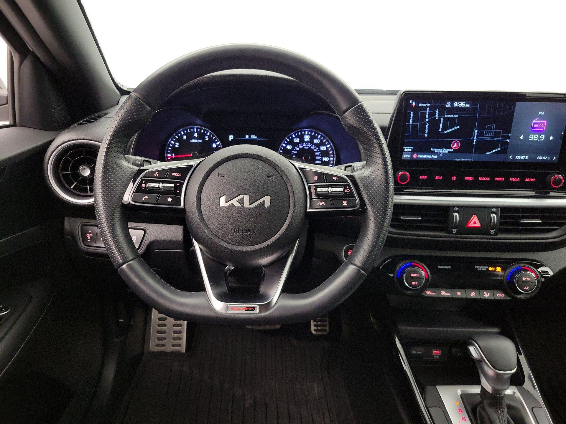 Thumbnail: 2022 Kia Forte - 10