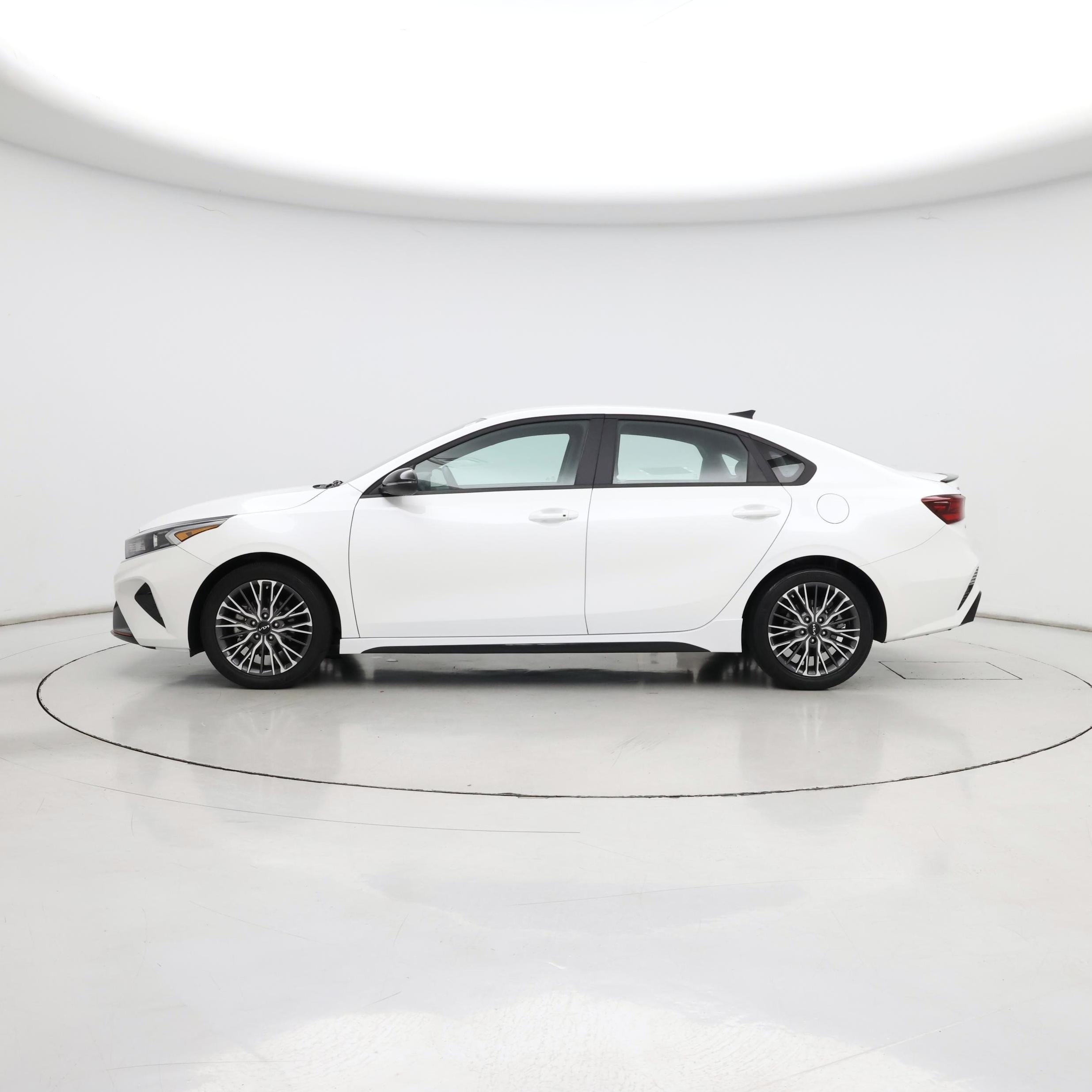 Thumbnail: 2022 Kia Forte - 3