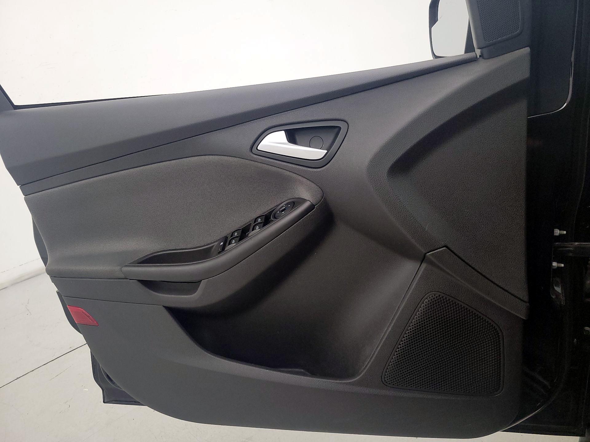 Thumbnail: 2014 Ford Focus - 12