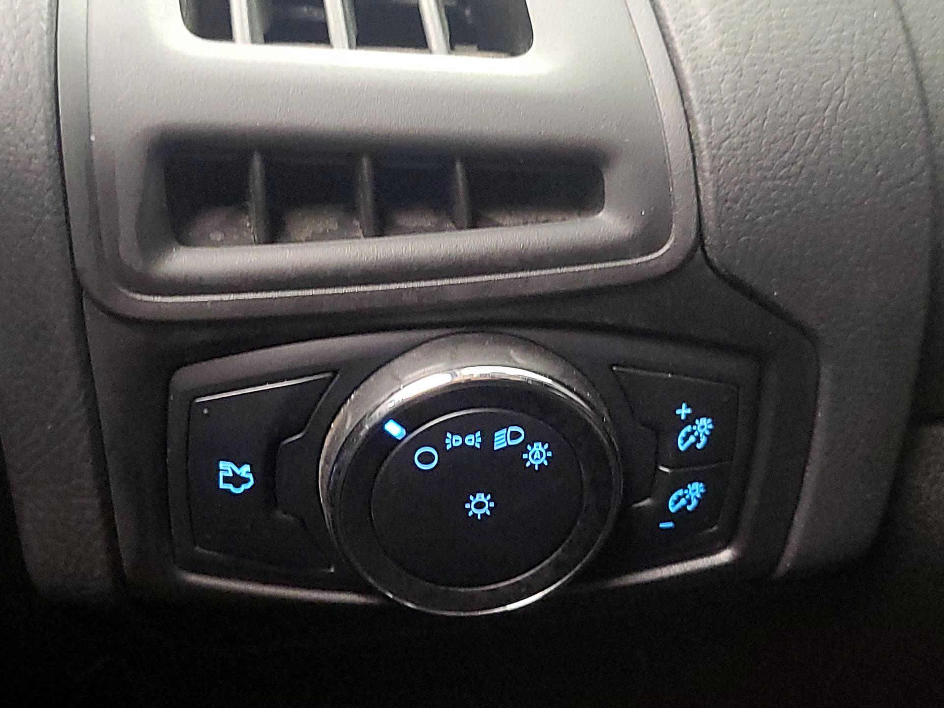 Thumbnail: 2014 Ford Focus - 13
