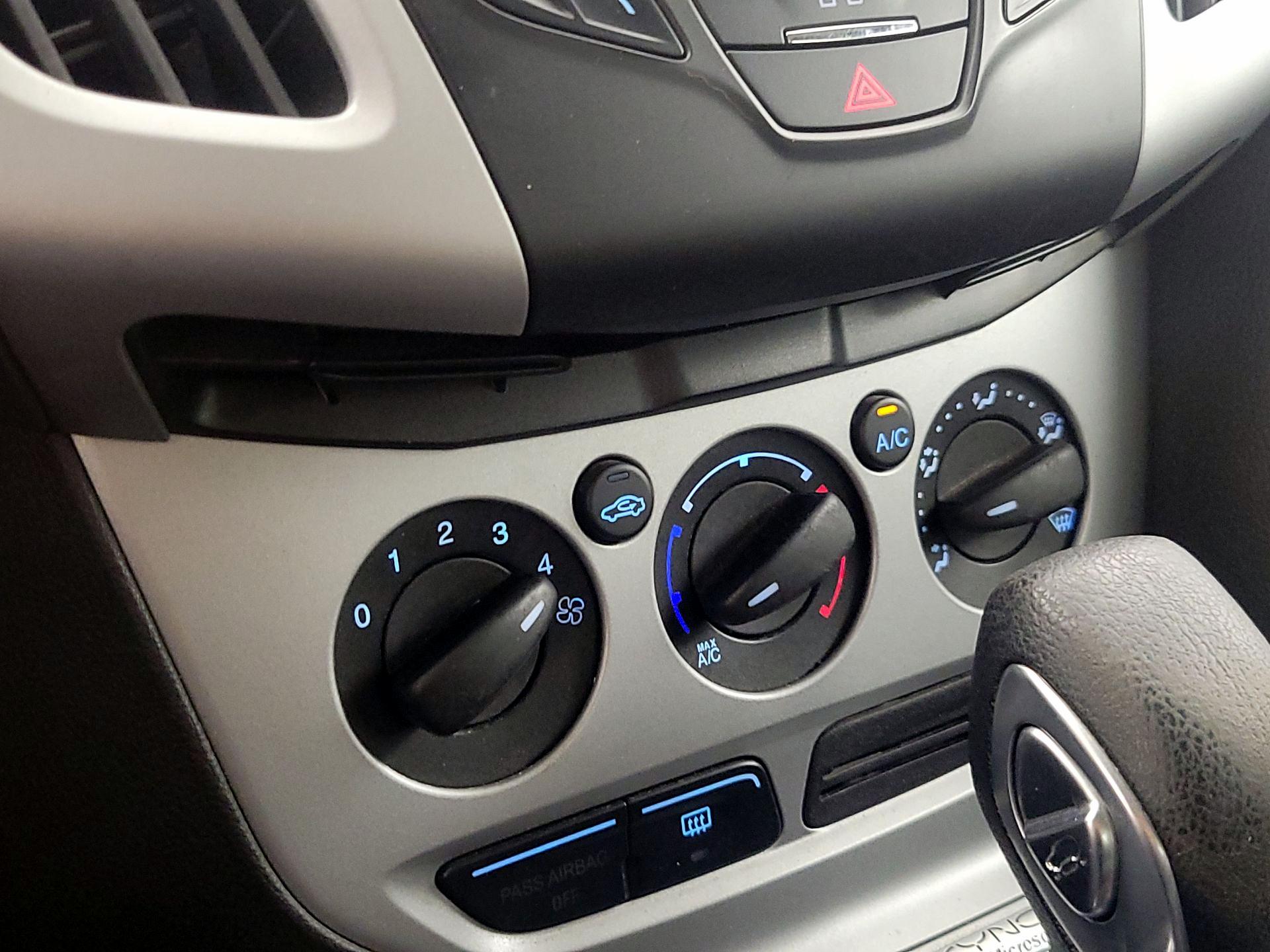Thumbnail: 2014 Ford Focus - 15