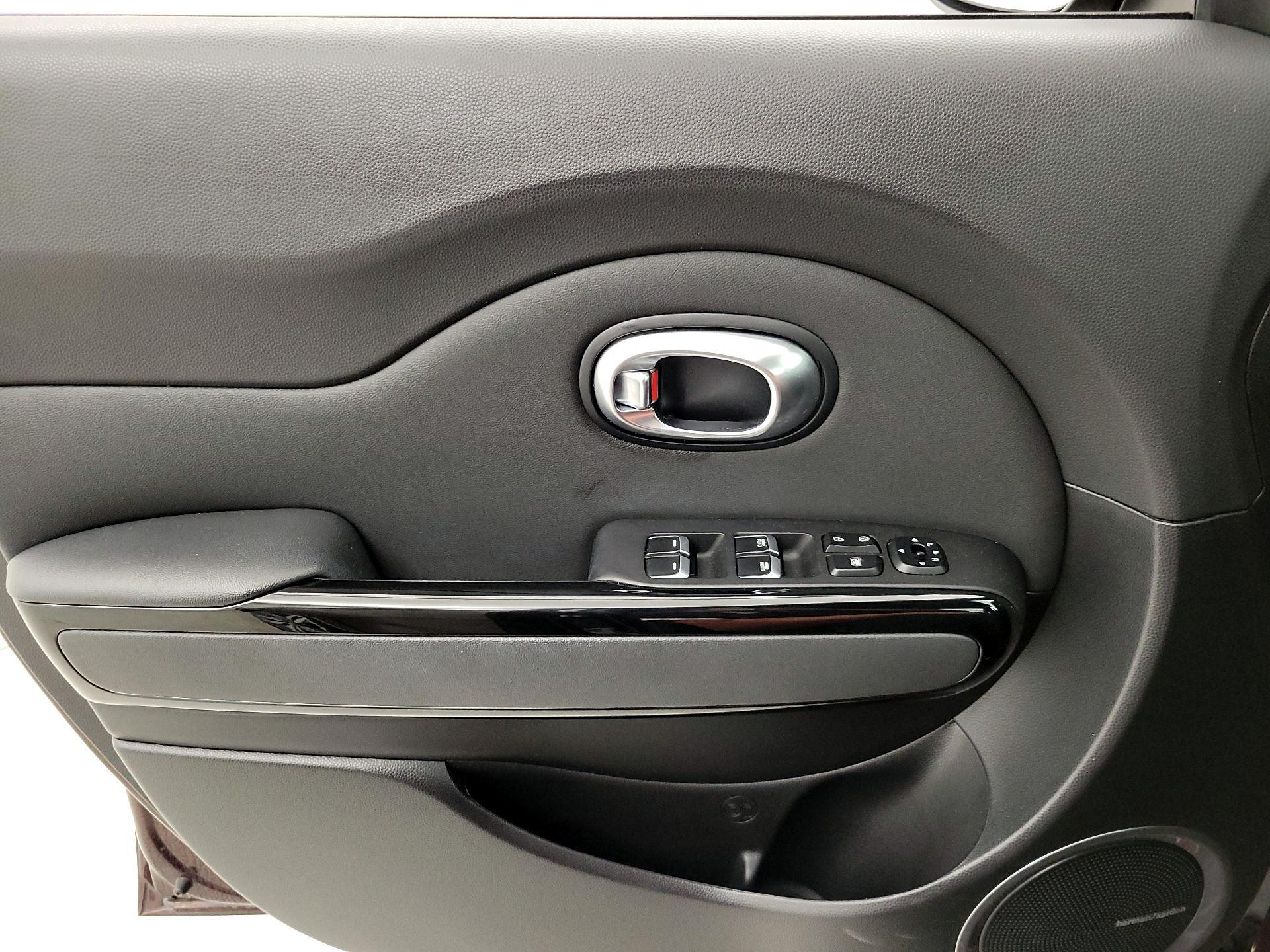 Thumbnail: 2017 Kia Soul - 12