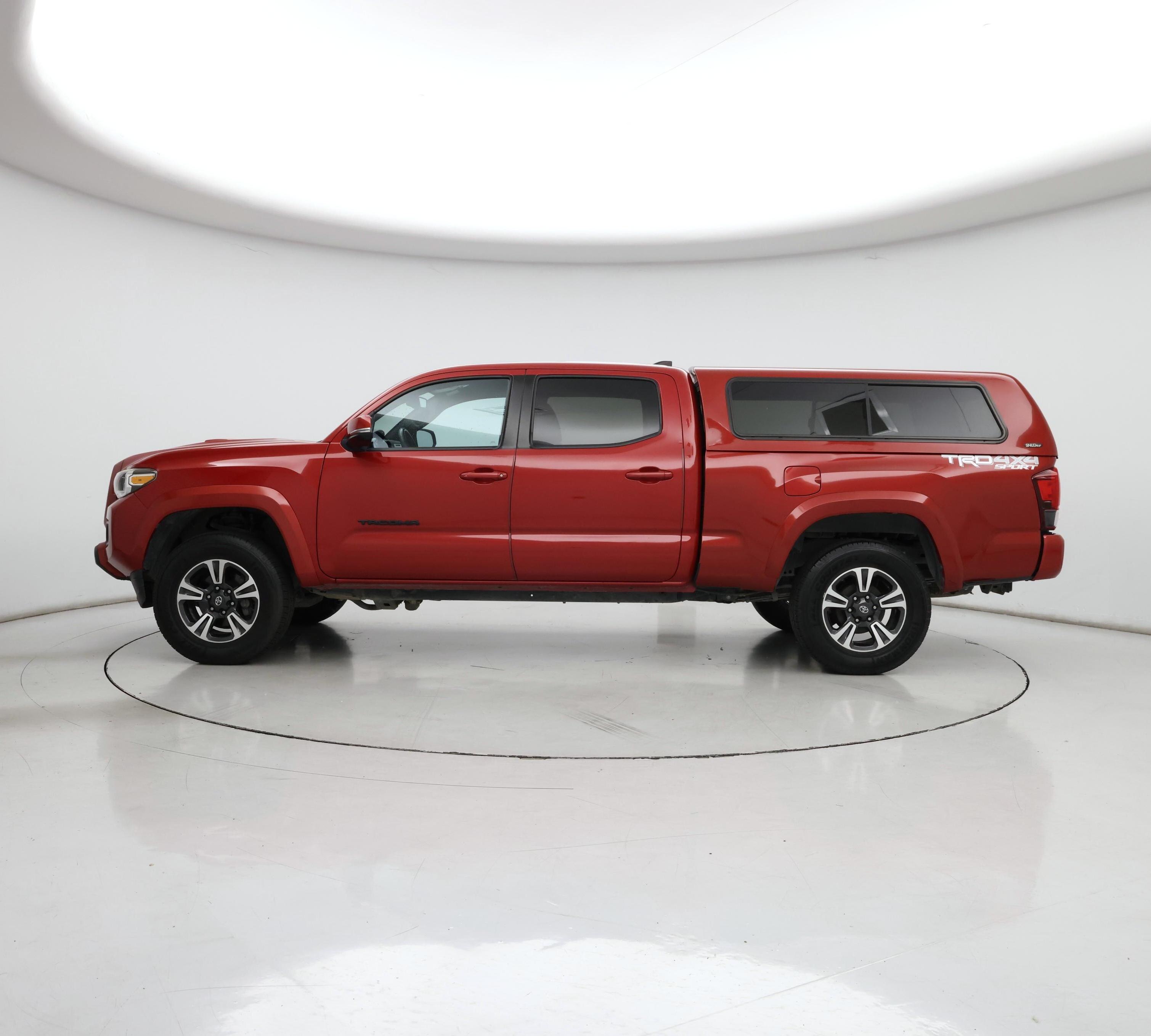 Thumbnail: 2019 Toyota Tacoma - 3