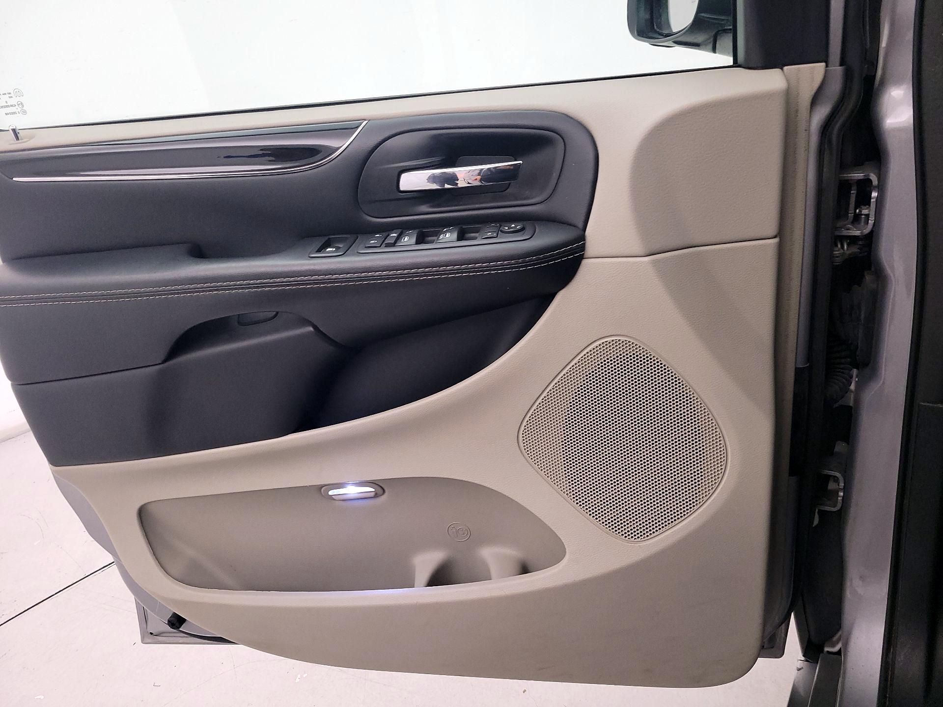 Thumbnail: 2018 Dodge Grand Caravan - 12