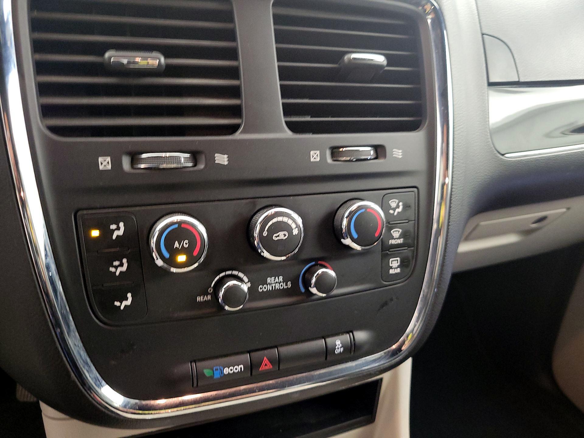 Thumbnail: 2018 Dodge Grand Caravan - 16