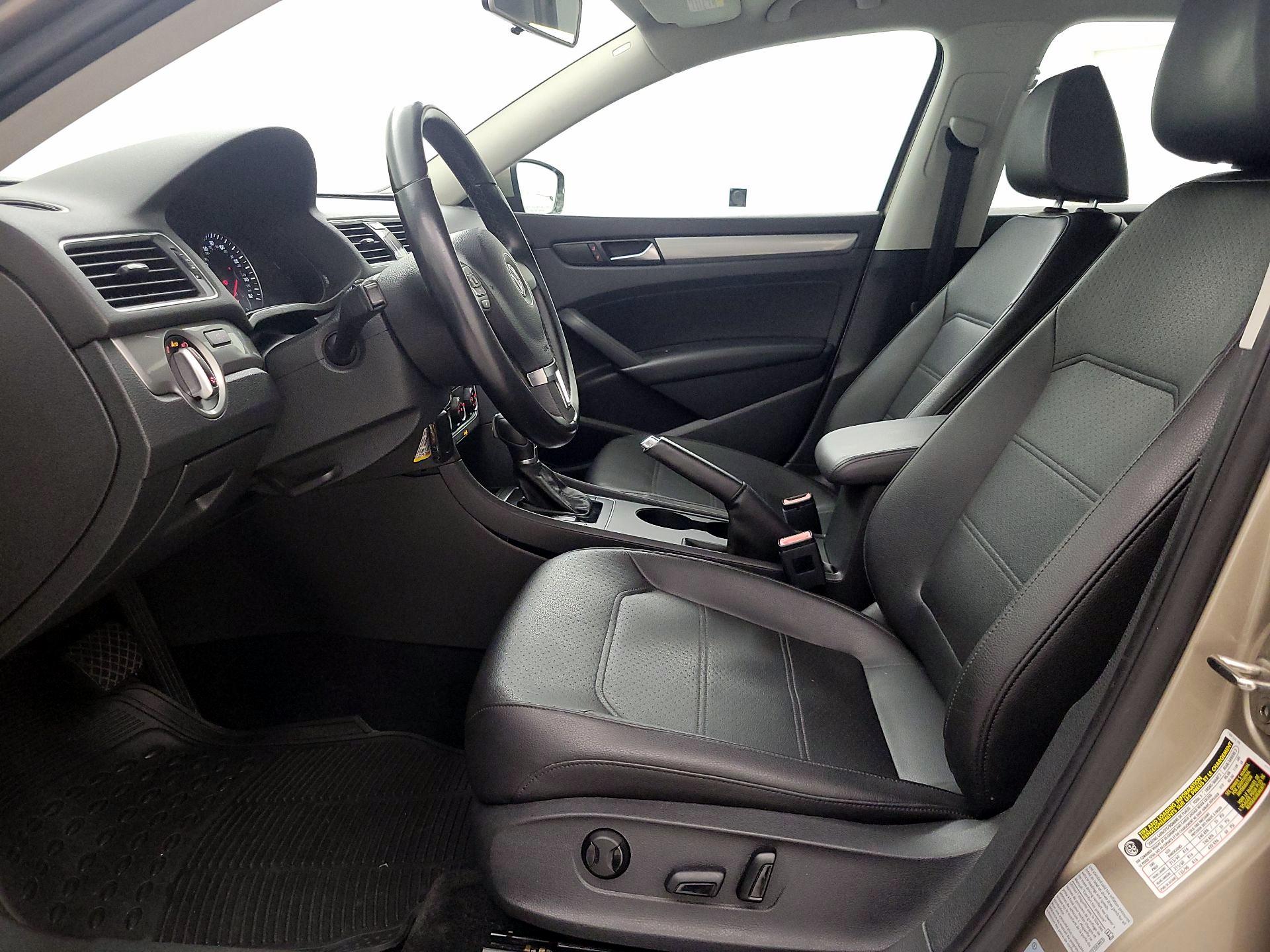 Thumbnail: 2015 Volkswagen Passat - 11