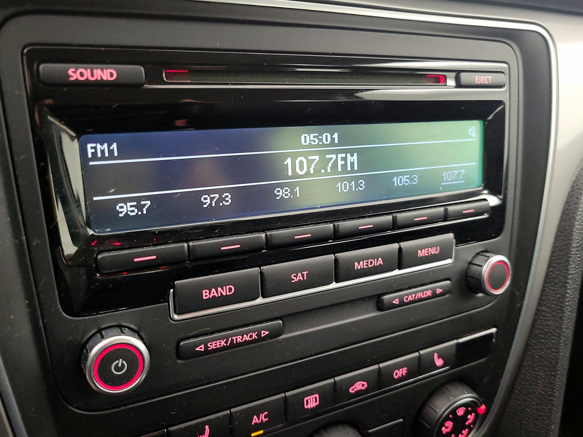 Thumbnail: 2015 Volkswagen Passat - 14